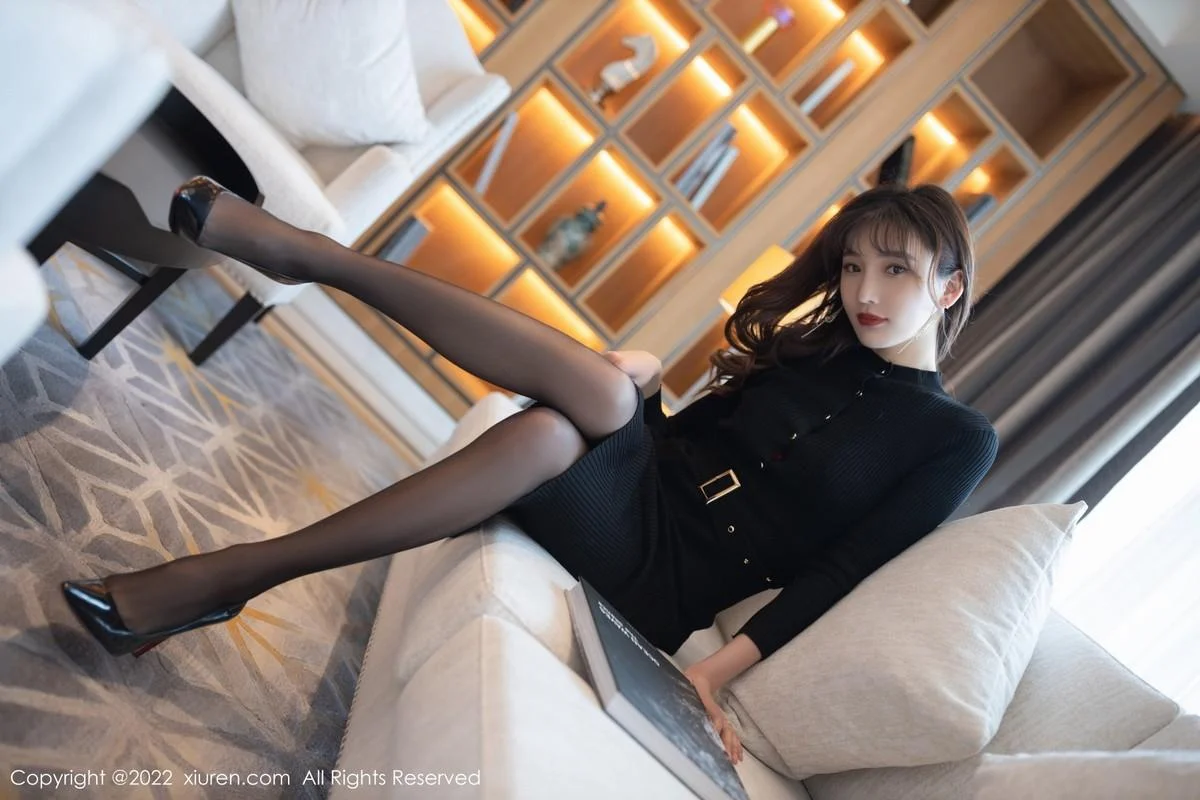 陆萱萱珠三角旅拍秘书日常红色蕾丝内衣配蕾丝袜绝美写真 第 31 张