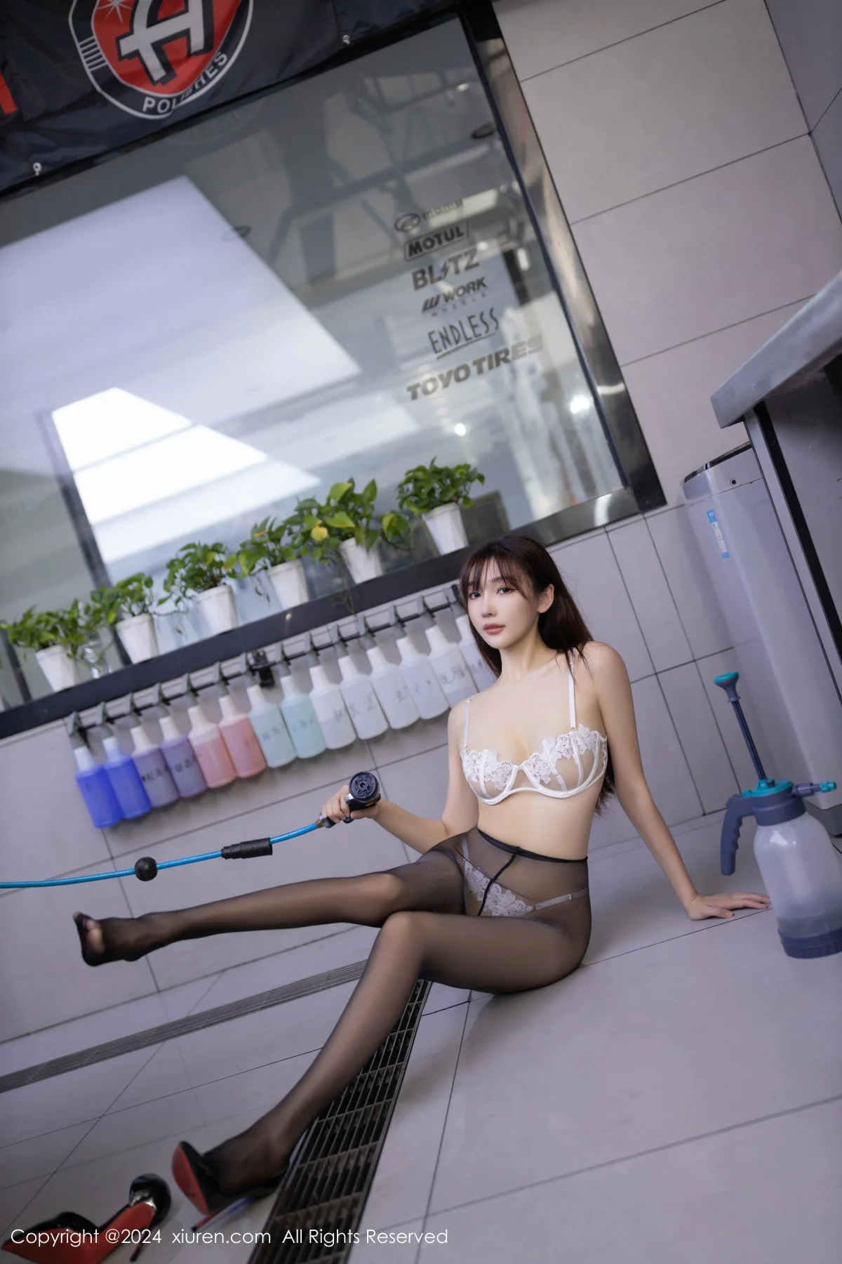 陆萱萱性感白色情趣内衣配超薄黑丝秀曼妙身姿撩人绝美写真 第 99 张