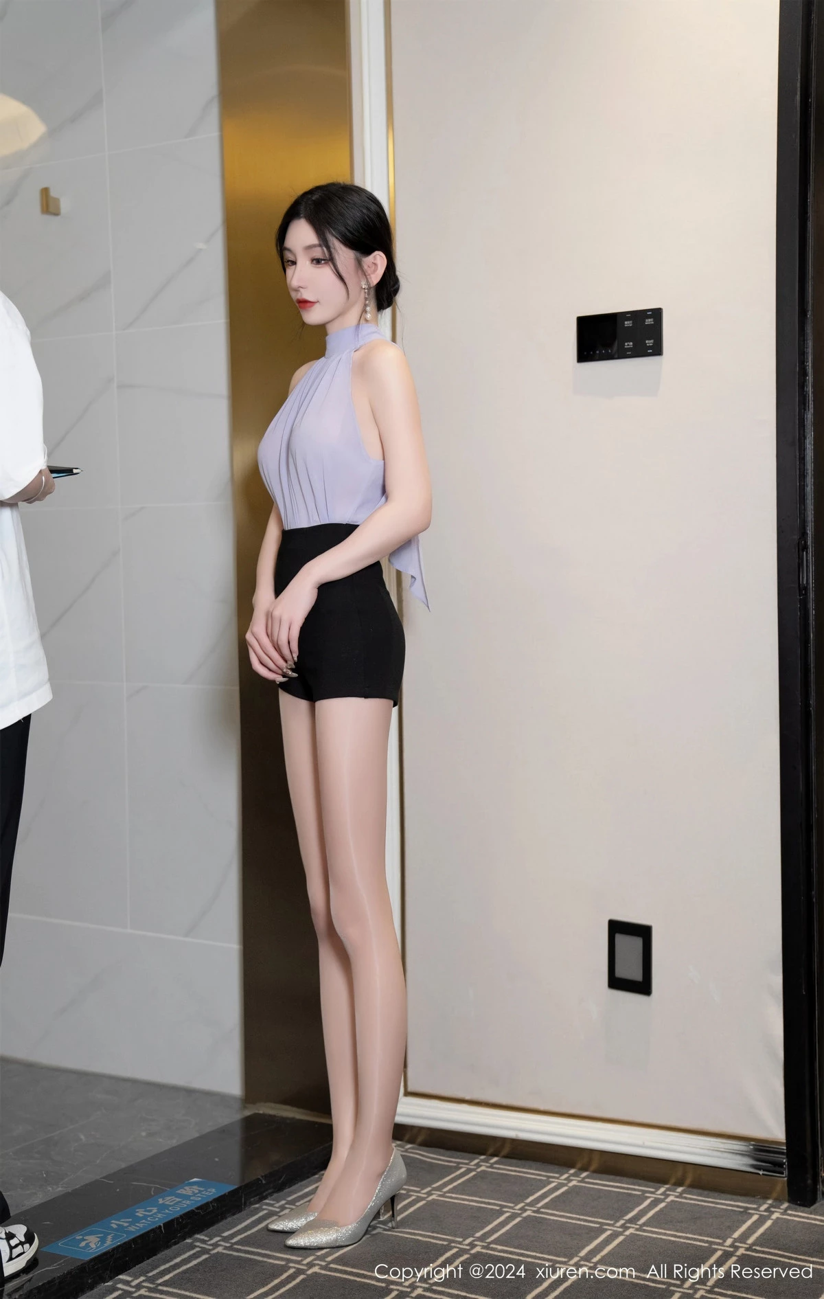 周于希Sally会所剧情灰色上衣配超薄闪亮肉丝撩人绝美写真 第 8 张