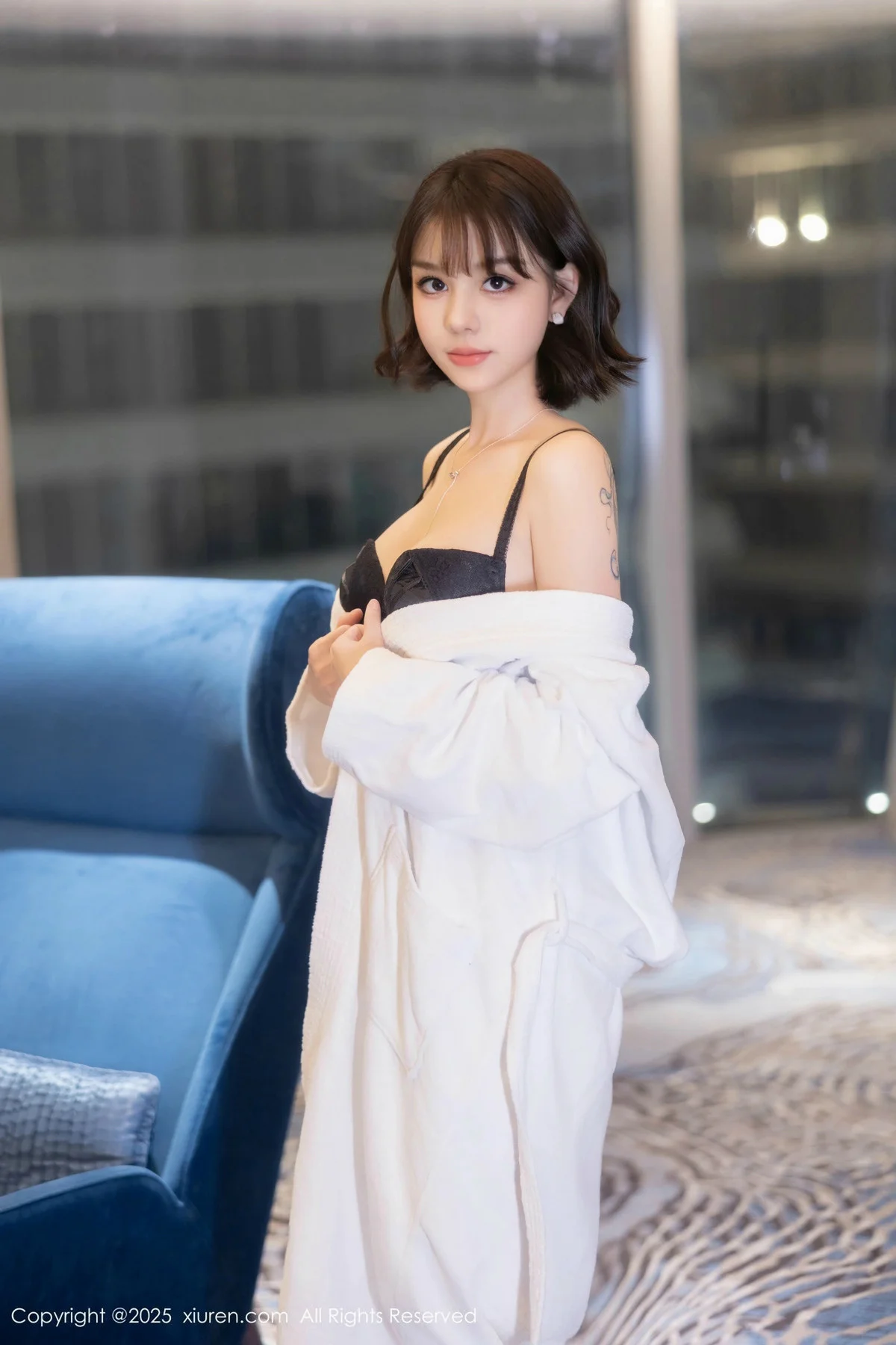 黎苏苏性感白色浴袍露黑色情趣内衣秀曼妙身材完美绝美写真 第 4 张