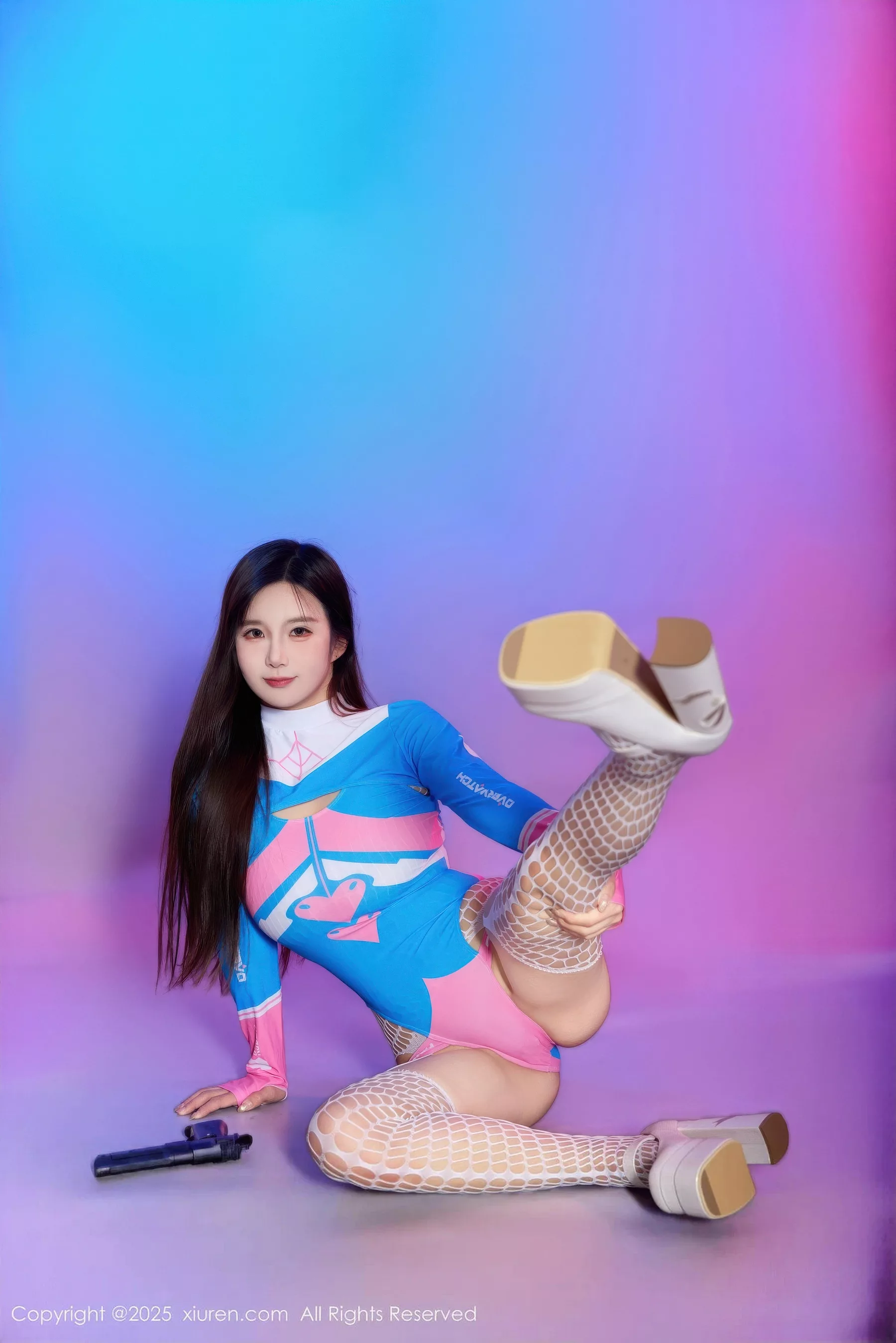 小肉肉咪性感Cosplay装扮白色连体网袜秀凹凸身材绝美写真 第 52 张