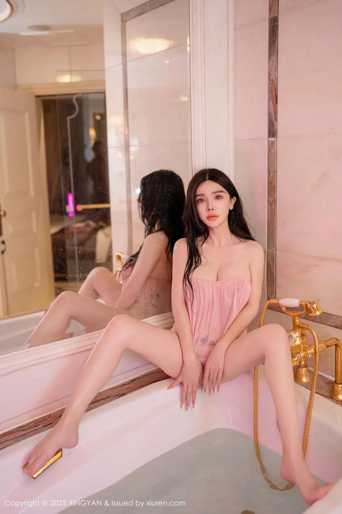 潘思沁浴室场景性感粉色情趣服饰湿身秀巨乳肥臀绝美写真 第 99 张