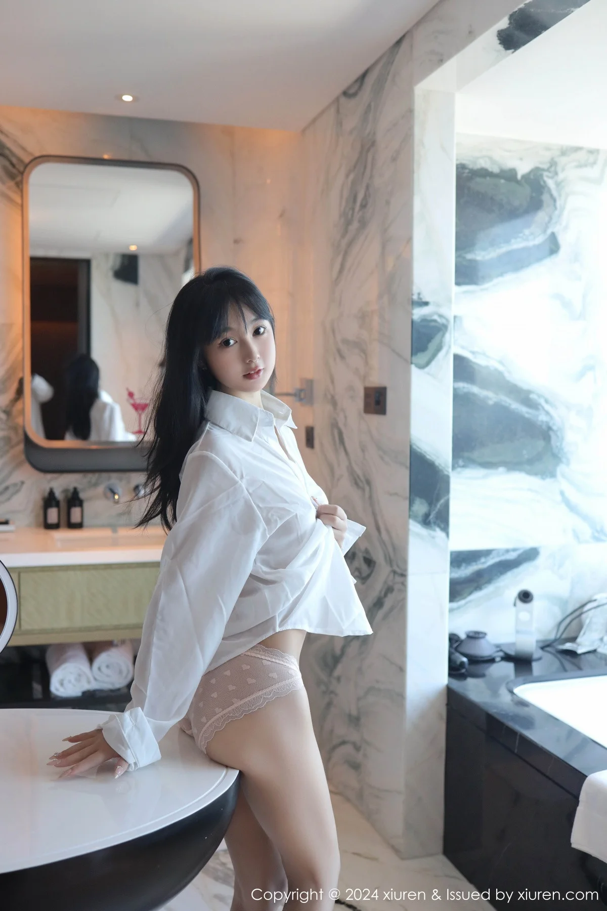 林好好私房浴室性感白色衬衣半脱秀曼妙身姿绝美写真 第 31 张