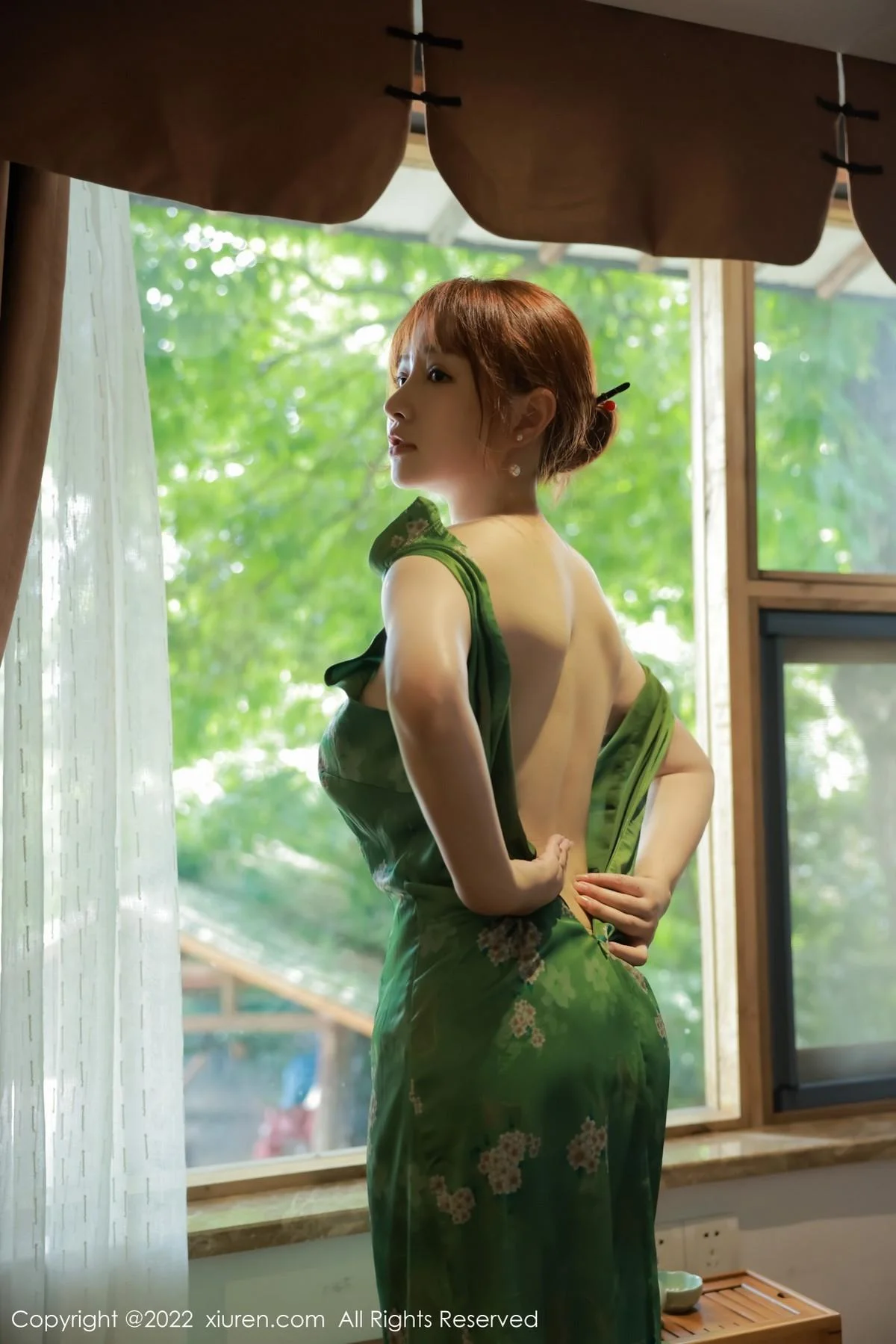 养乐多DoDo江边场景性感绿色旗袍配超薄肉丝迷人绝美写真 第 37 张