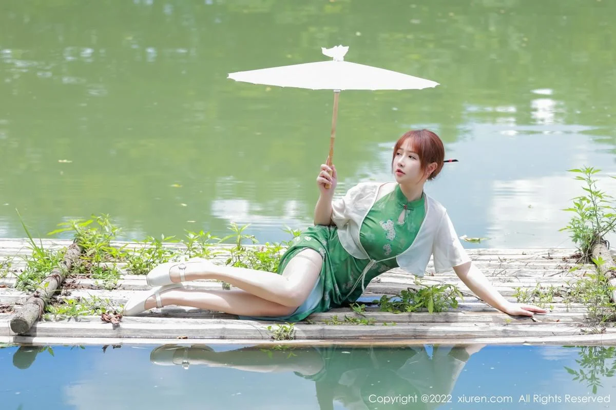 养乐多DoDo江边场景性感绿色旗袍配超薄肉丝迷人绝美写真 第 4 张