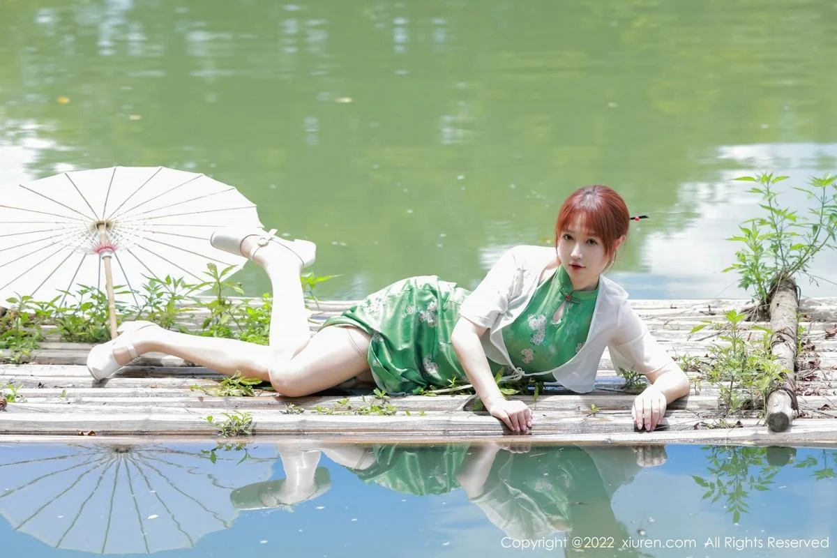 养乐多DoDo江边场景性感绿色旗袍配超薄肉丝迷人绝美写真 第 5 张