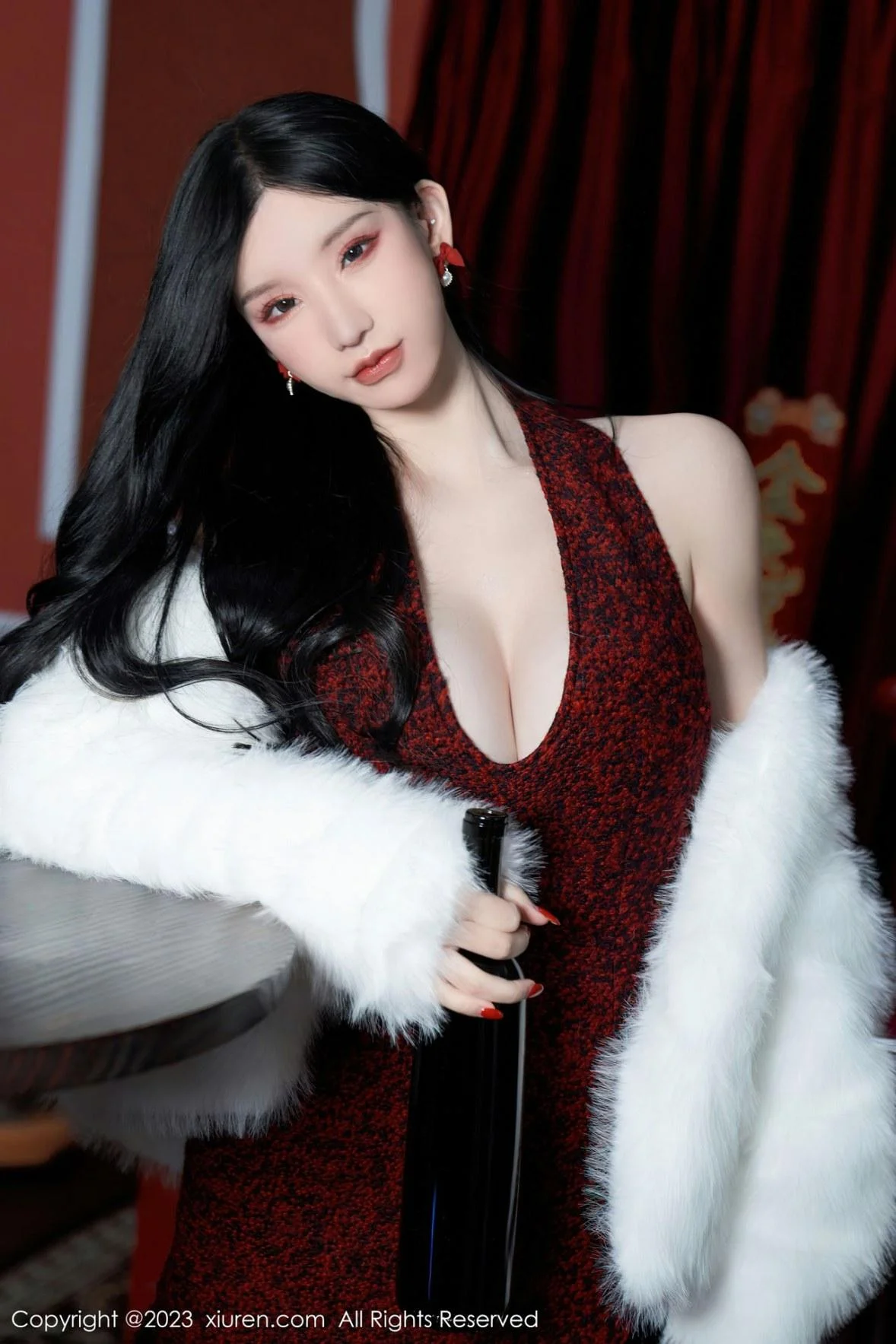 周于希Sally新春主题低胸服饰配超薄黑丝秀完美身材绝美写真 第 10 张