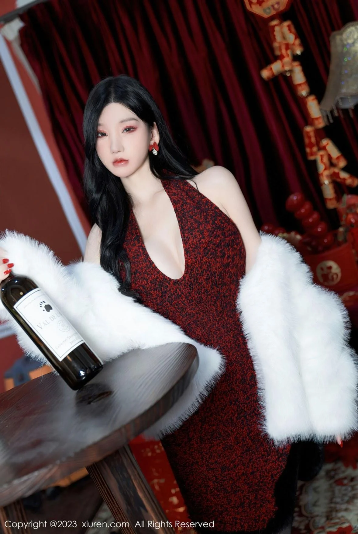 周于希Sally新春主题低胸服饰配超薄黑丝秀完美身材绝美写真 第 13 张