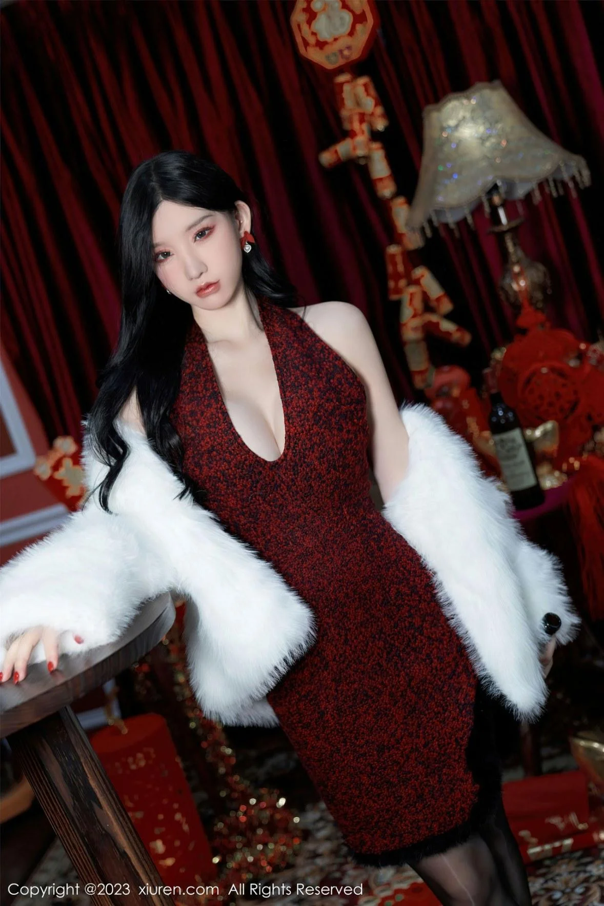 周于希Sally新春主题低胸服饰配超薄黑丝秀完美身材绝美写真 第 14 张