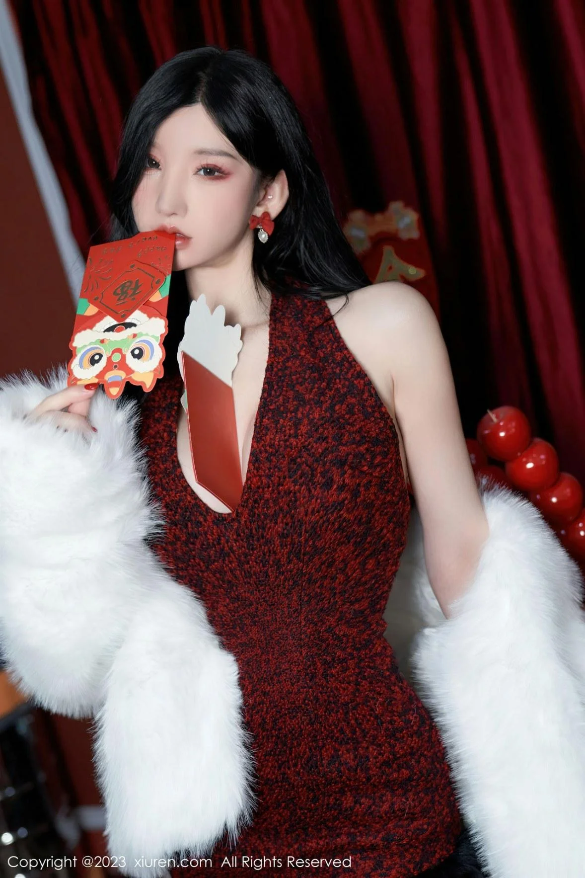 周于希Sally新春主题低胸服饰配超薄黑丝秀完美身材绝美写真 第 24 张