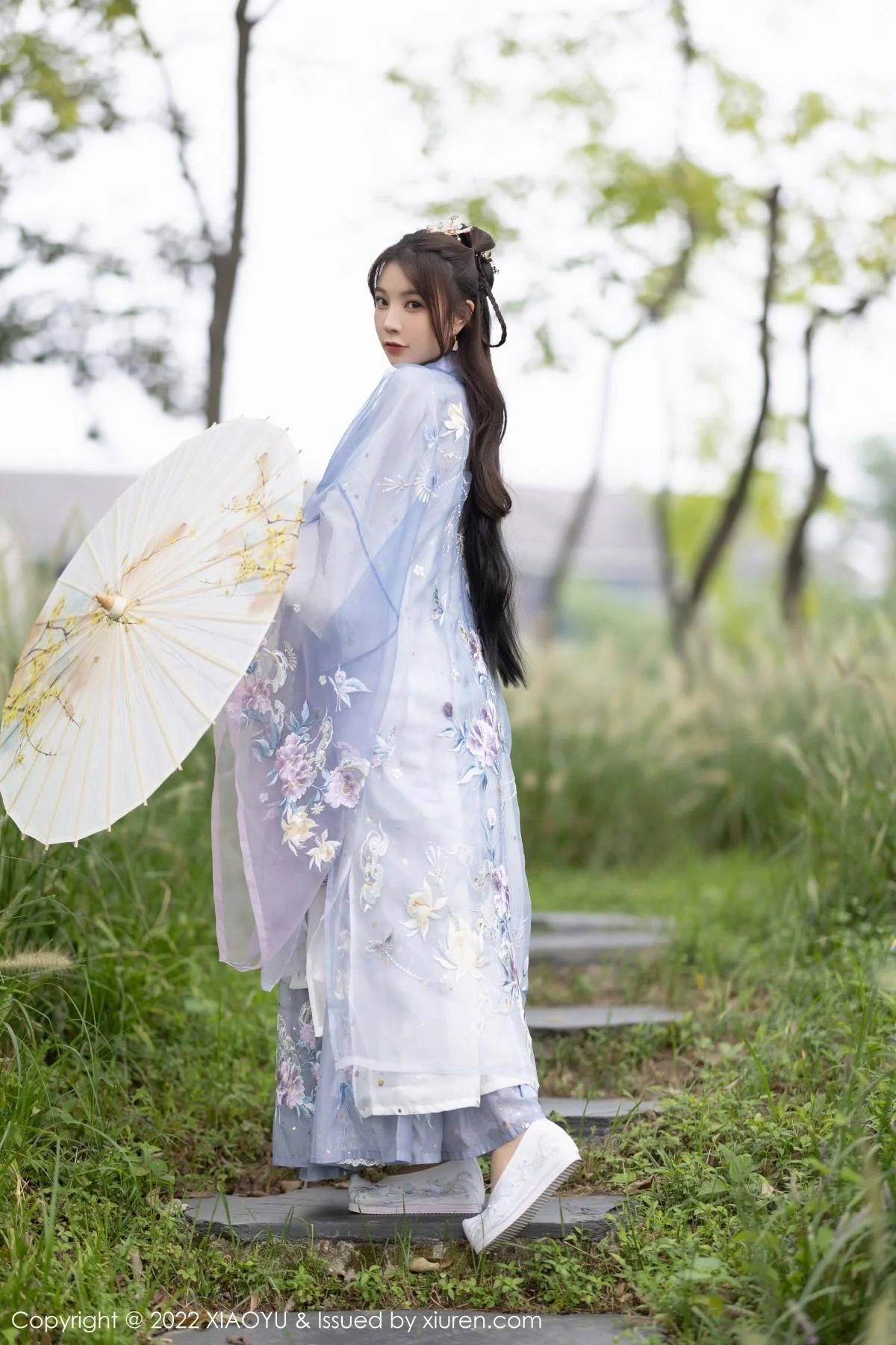 徐莉芝Booty杭州旅拍浅紫色古装服配超薄无内肉丝绝美写真 第 10 张