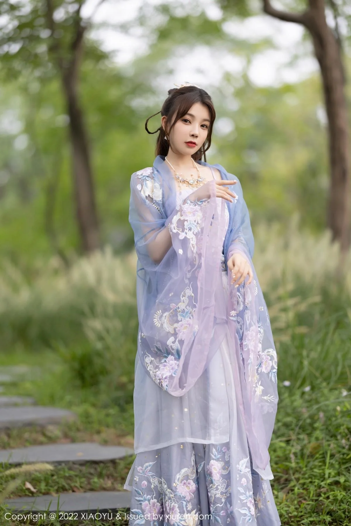 徐莉芝Booty杭州旅拍浅紫色古装服配超薄无内肉丝绝美写真 第 16 张
