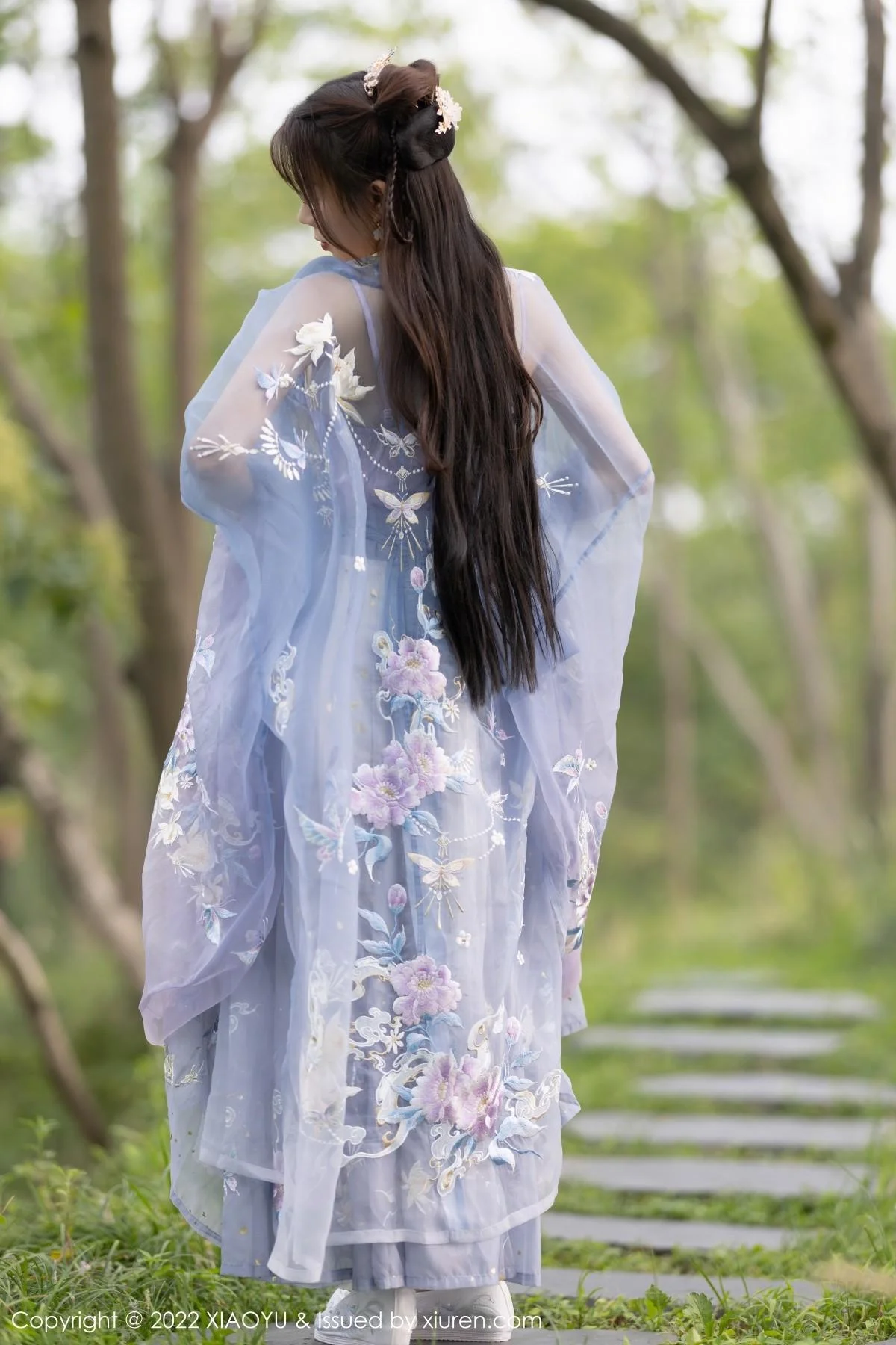 徐莉芝Booty杭州旅拍浅紫色古装服配超薄无内肉丝绝美写真 第 17 张