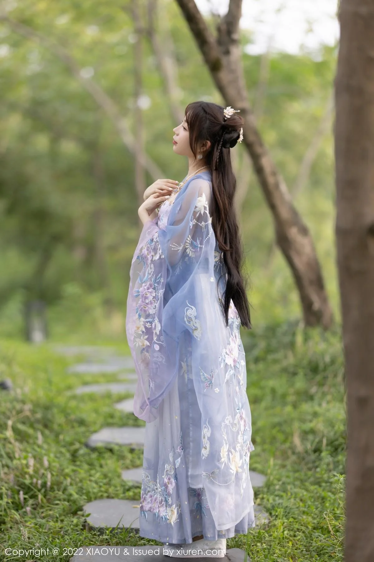 徐莉芝Booty杭州旅拍浅紫色古装服配超薄无内肉丝绝美写真 第 19 张