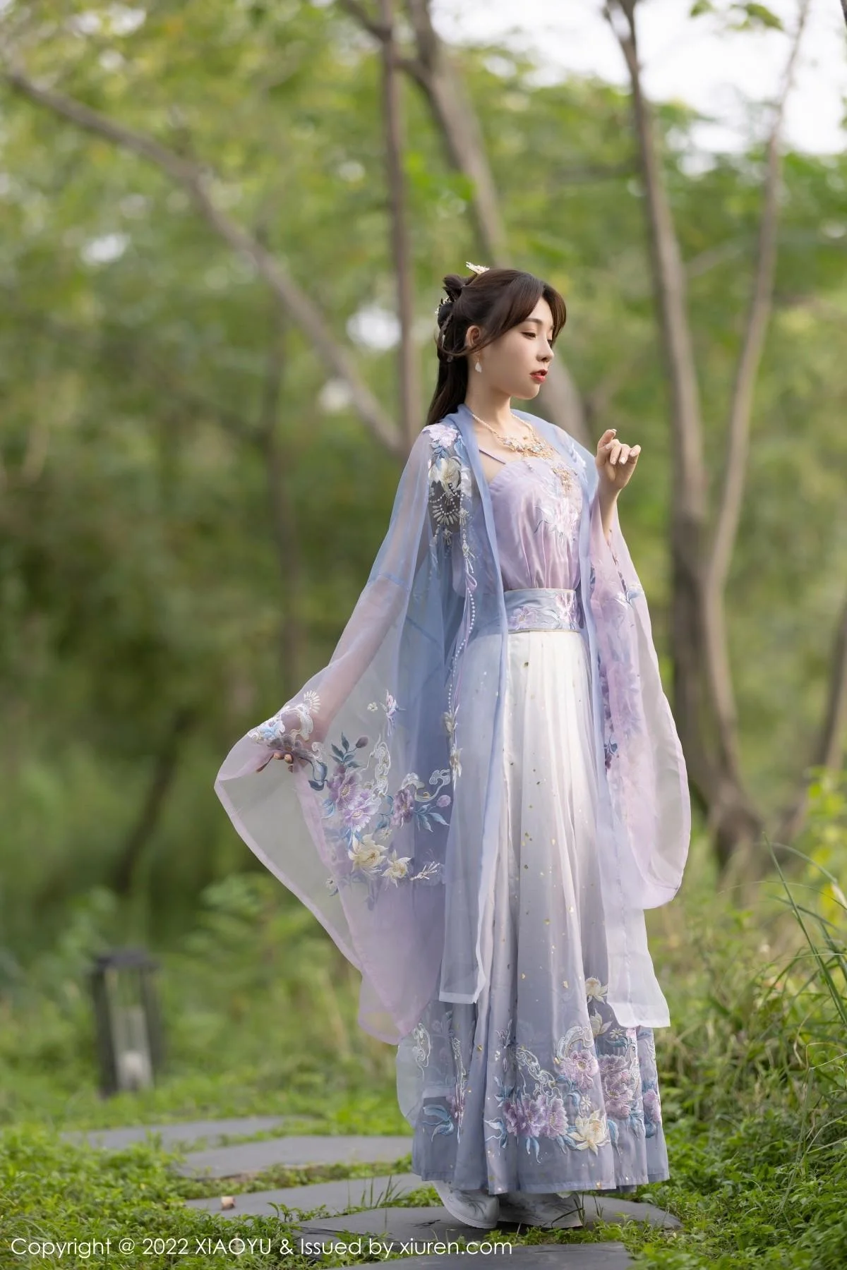 徐莉芝Booty杭州旅拍浅紫色古装服配超薄无内肉丝绝美写真 第 21 张