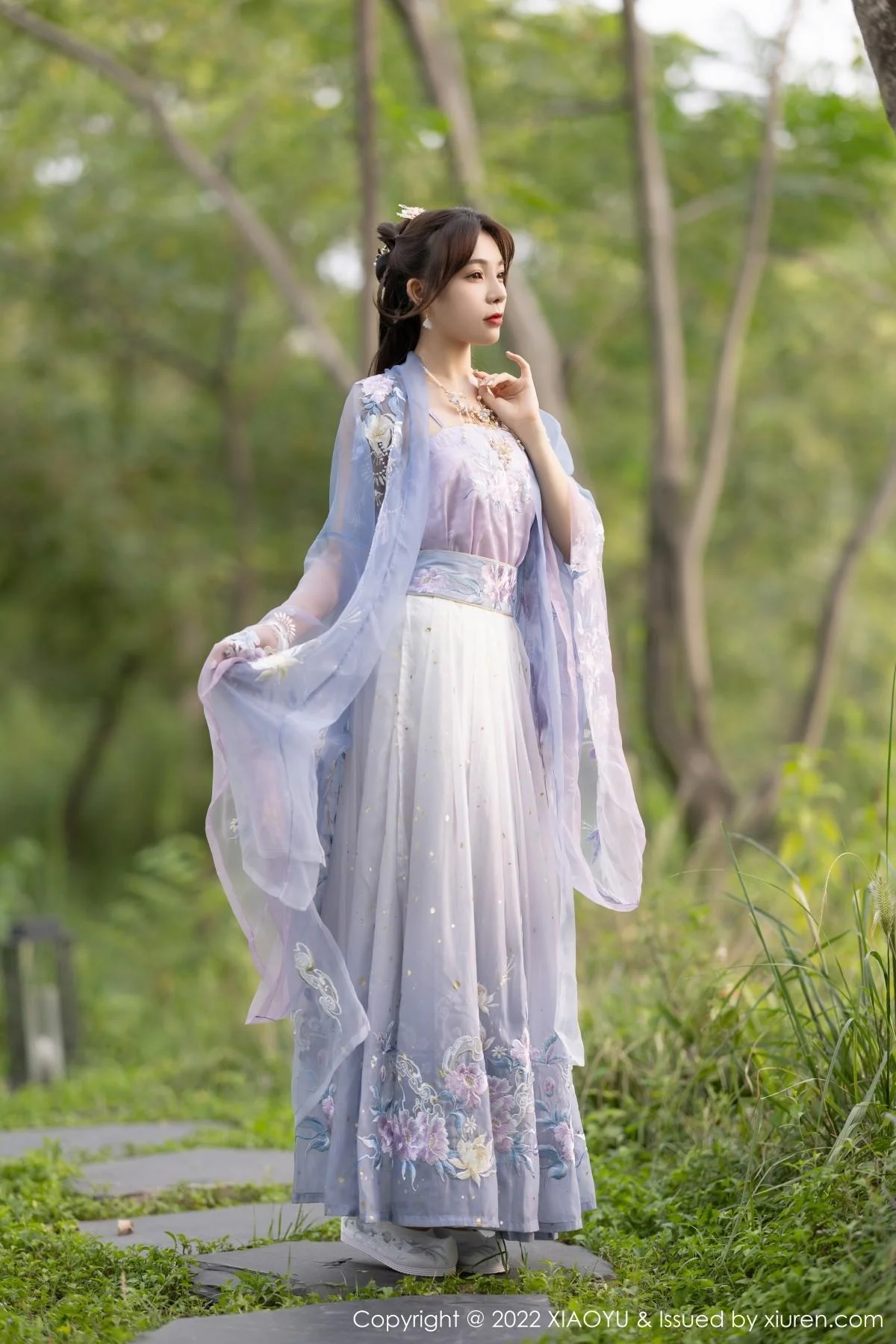 徐莉芝Booty杭州旅拍浅紫色古装服配超薄无内肉丝绝美写真 第 24 张