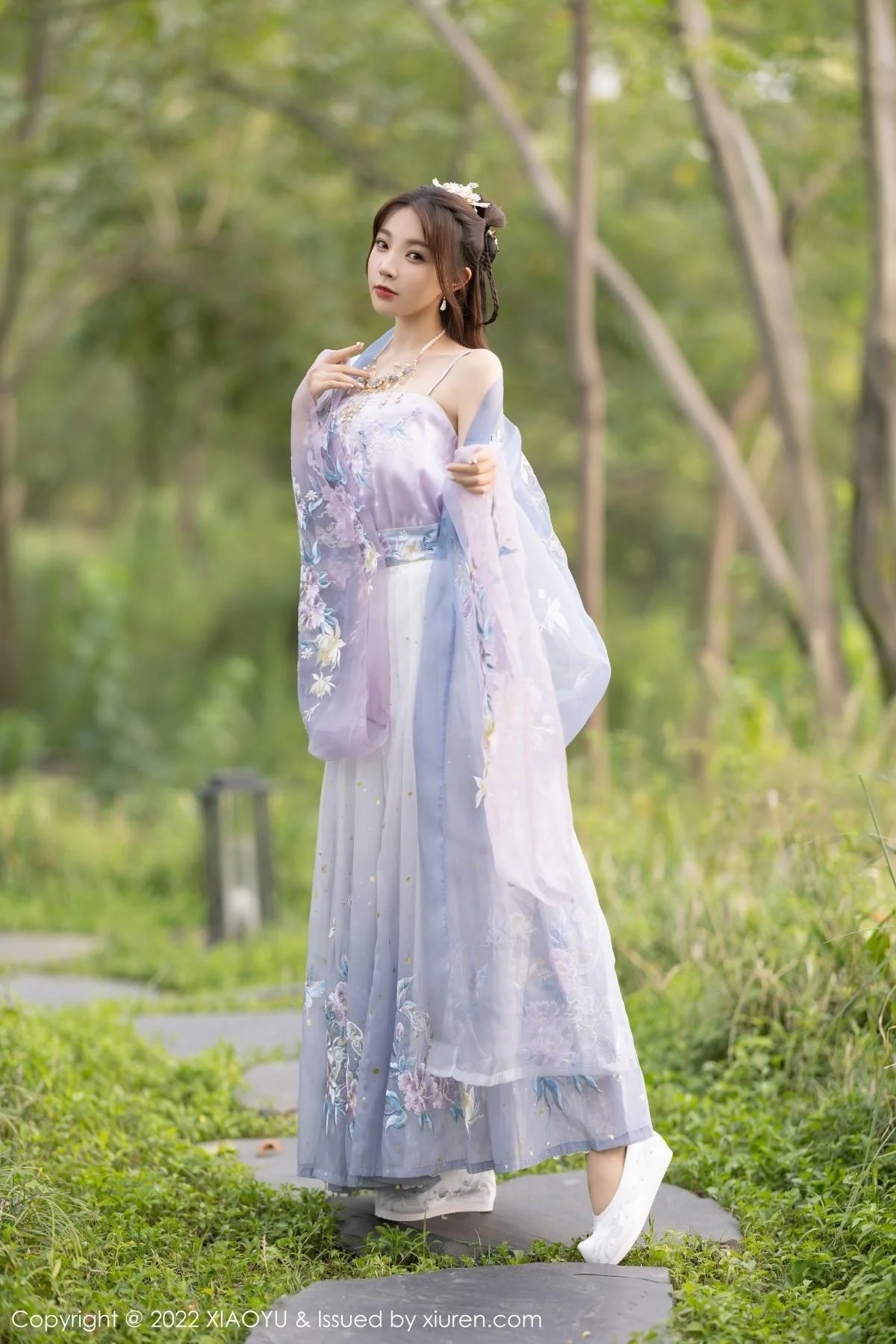 徐莉芝Booty杭州旅拍浅紫色古装服配超薄无内肉丝绝美写真 第 26 张