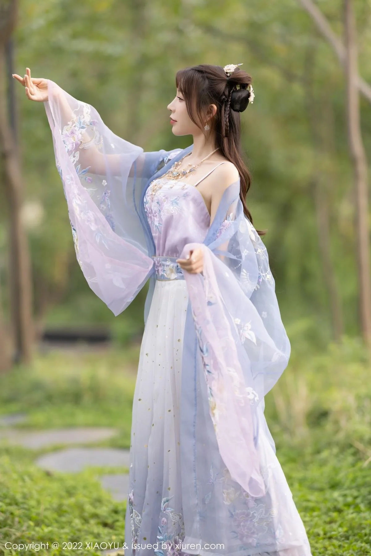 徐莉芝Booty杭州旅拍浅紫色古装服配超薄无内肉丝绝美写真 第 27 张