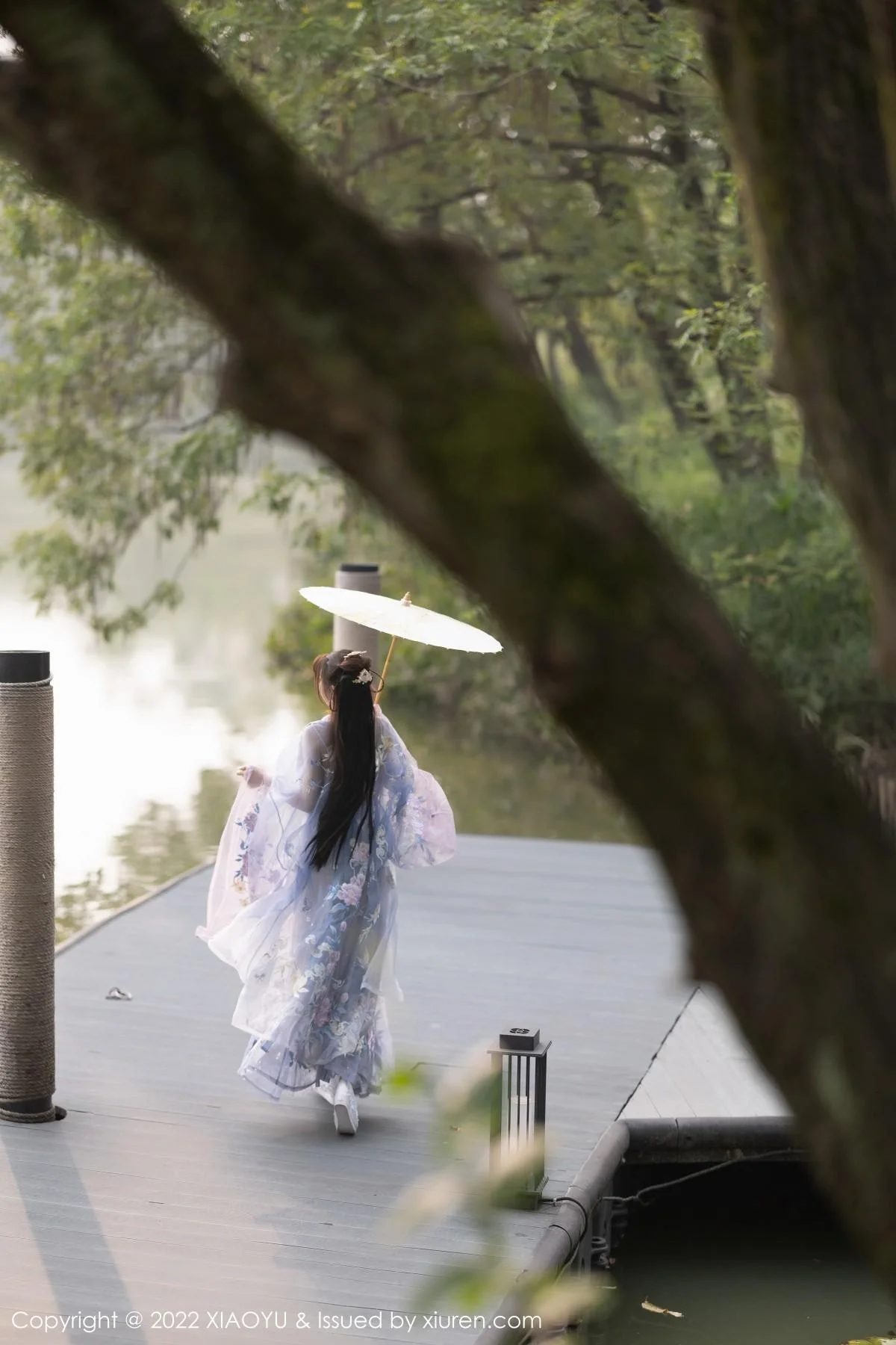 徐莉芝Booty杭州旅拍浅紫色古装服配超薄无内肉丝绝美写真 第 37 张