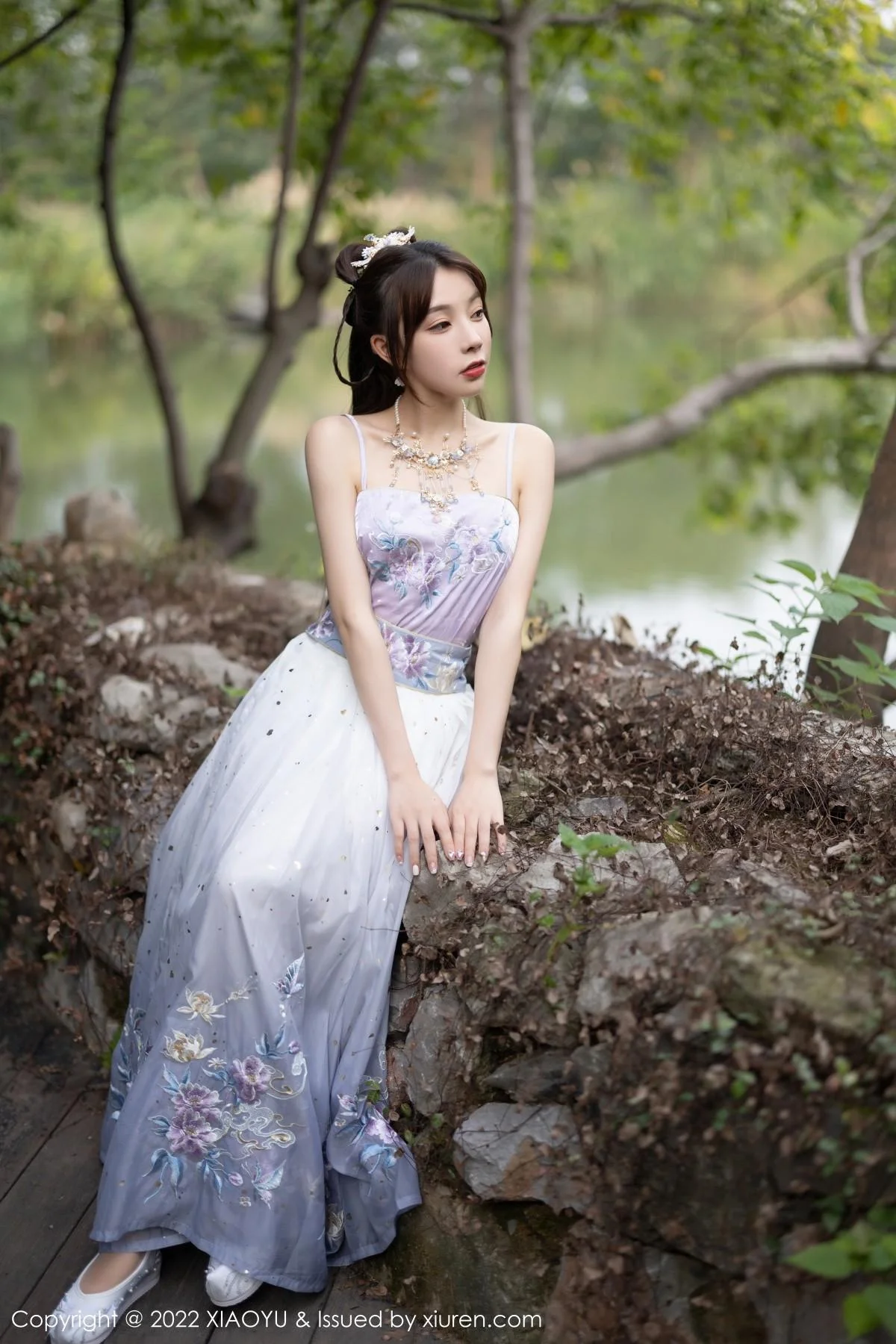 徐莉芝Booty杭州旅拍浅紫色古装服配超薄无内肉丝绝美写真 第 40 张