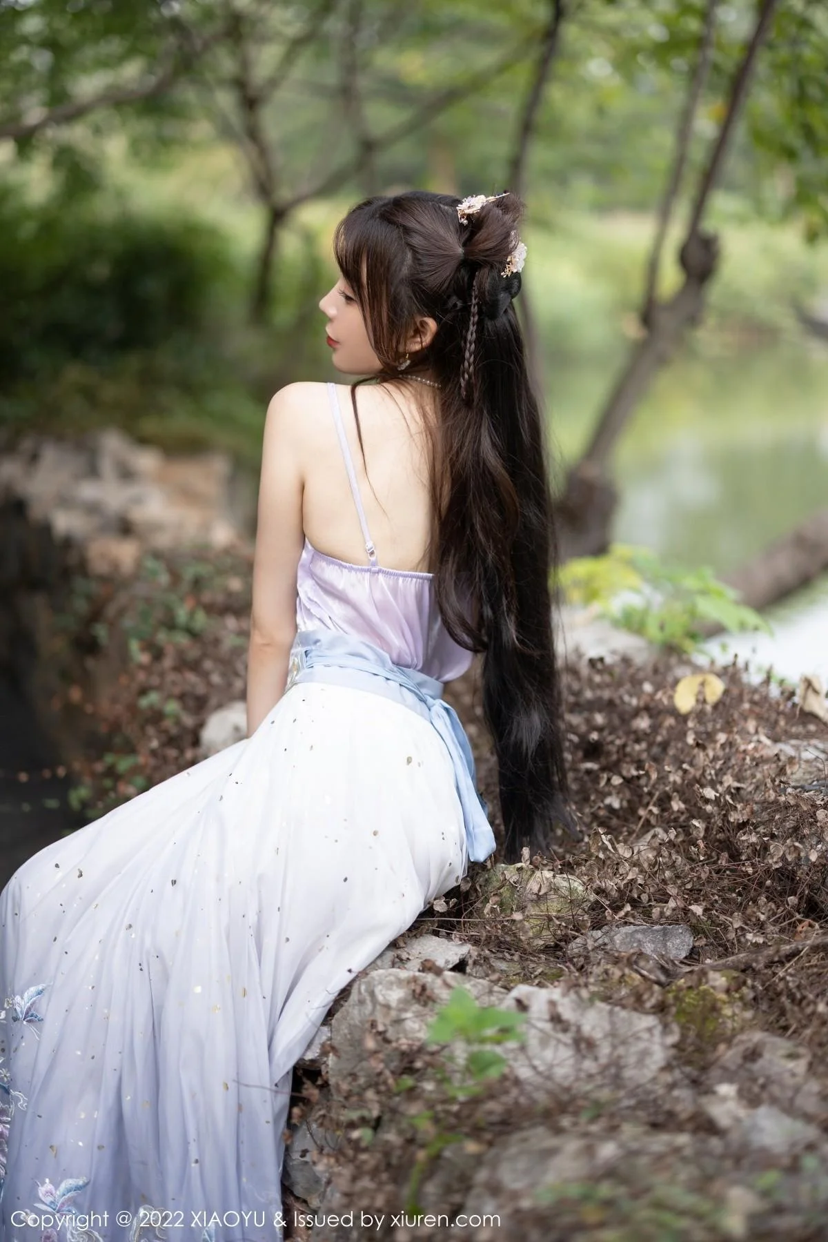 徐莉芝Booty杭州旅拍浅紫色古装服配超薄无内肉丝绝美写真 第 42 张