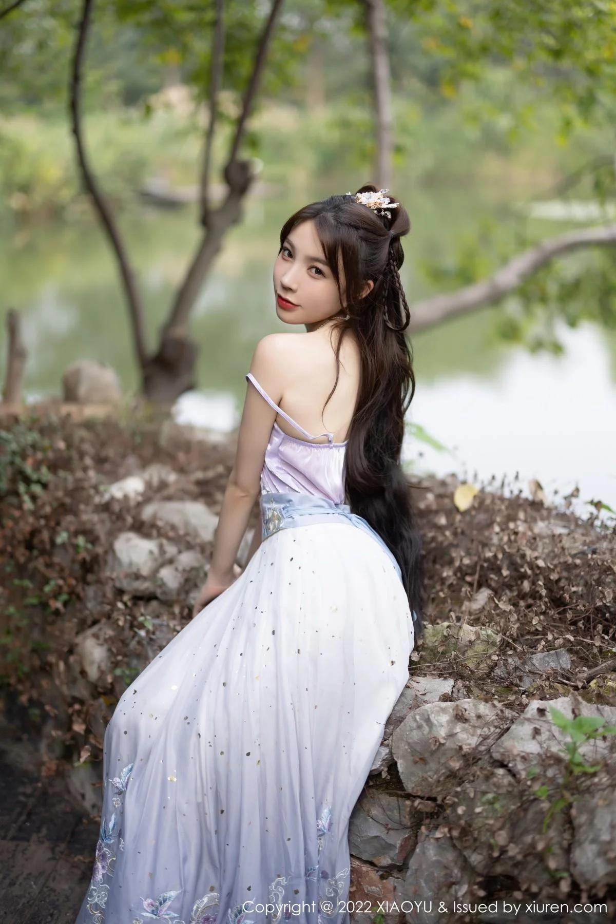 徐莉芝Booty杭州旅拍浅紫色古装服配超薄无内肉丝绝美写真 第 44 张