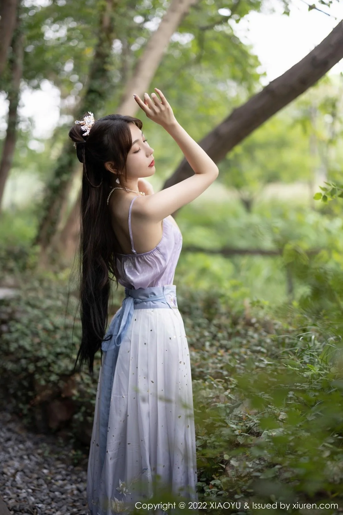 徐莉芝Booty杭州旅拍浅紫色古装服配超薄无内肉丝绝美写真 第 46 张