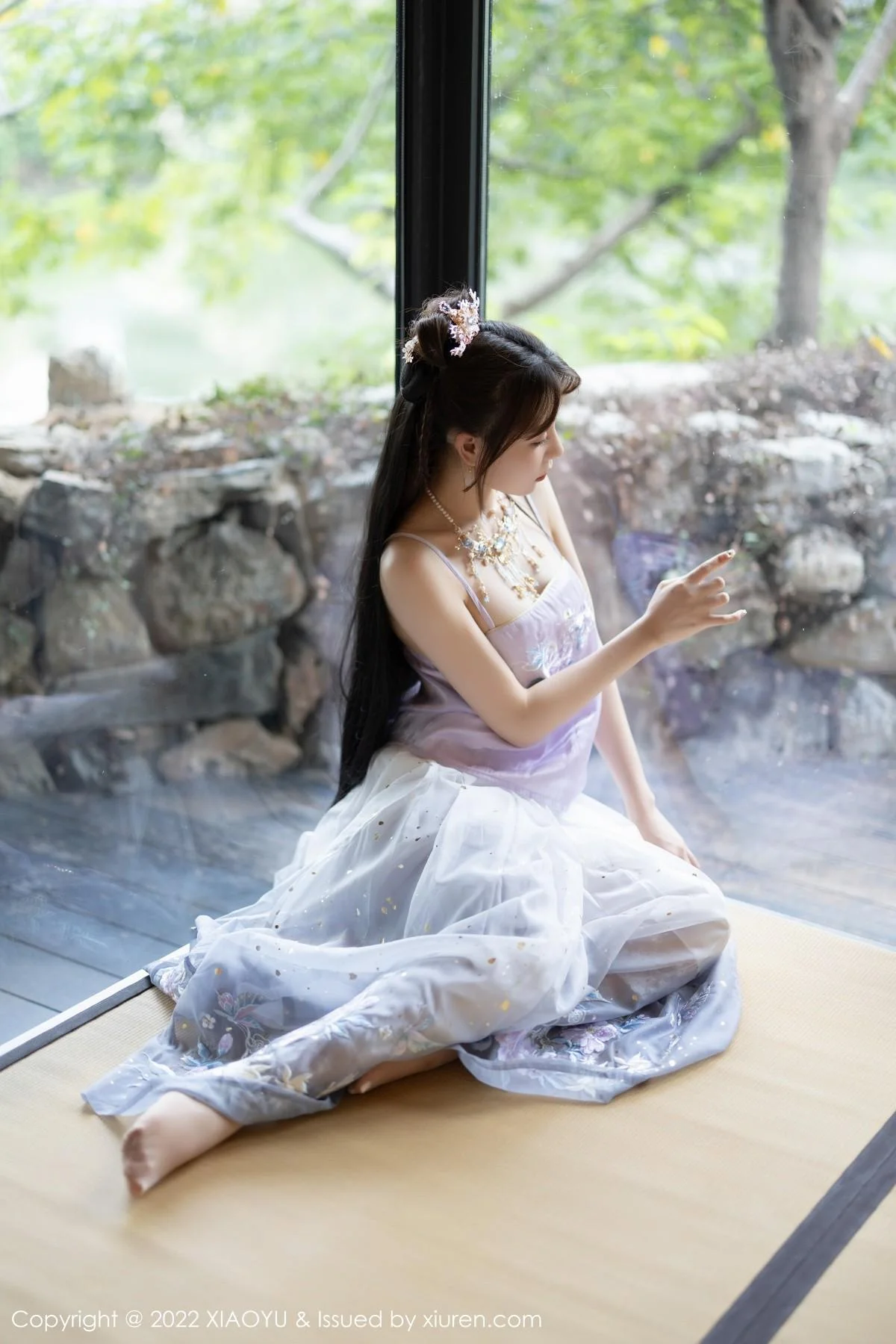 徐莉芝Booty杭州旅拍浅紫色古装服配超薄无内肉丝绝美写真 第 55 张