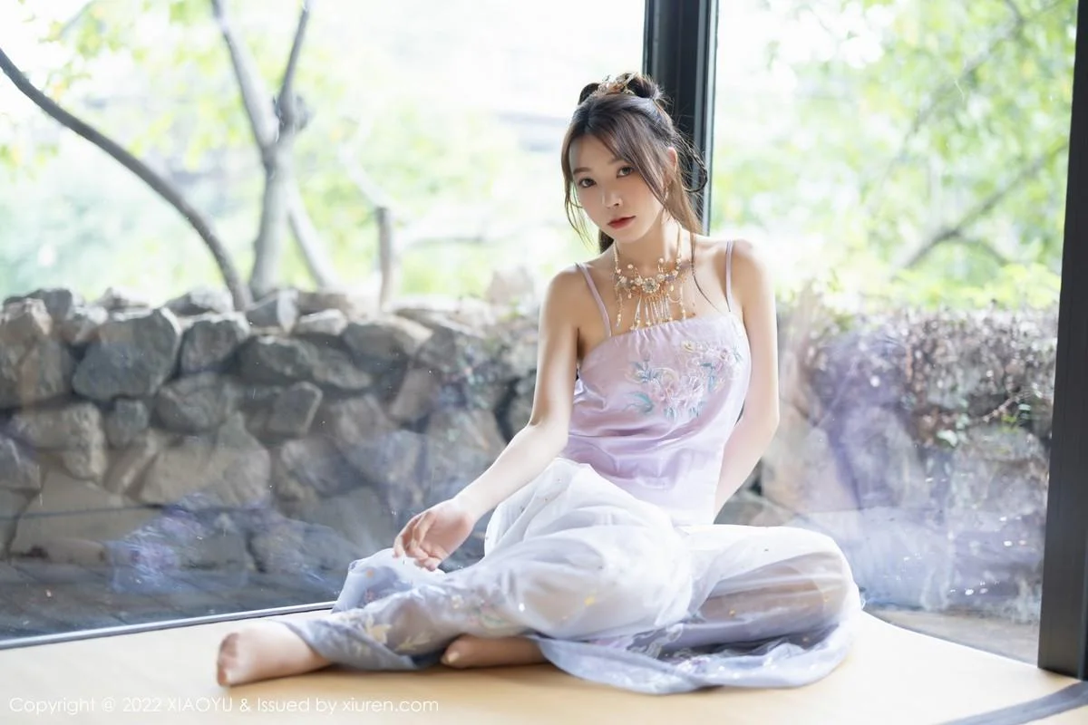 徐莉芝Booty杭州旅拍浅紫色古装服配超薄无内肉丝绝美写真 第 57 张