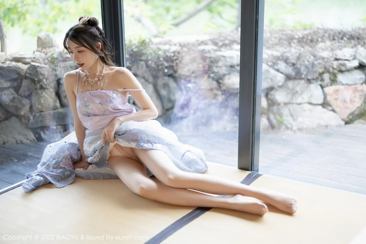 徐莉芝Booty杭州旅拍浅紫色古装服配超薄无内肉丝绝美写真 第 76 张