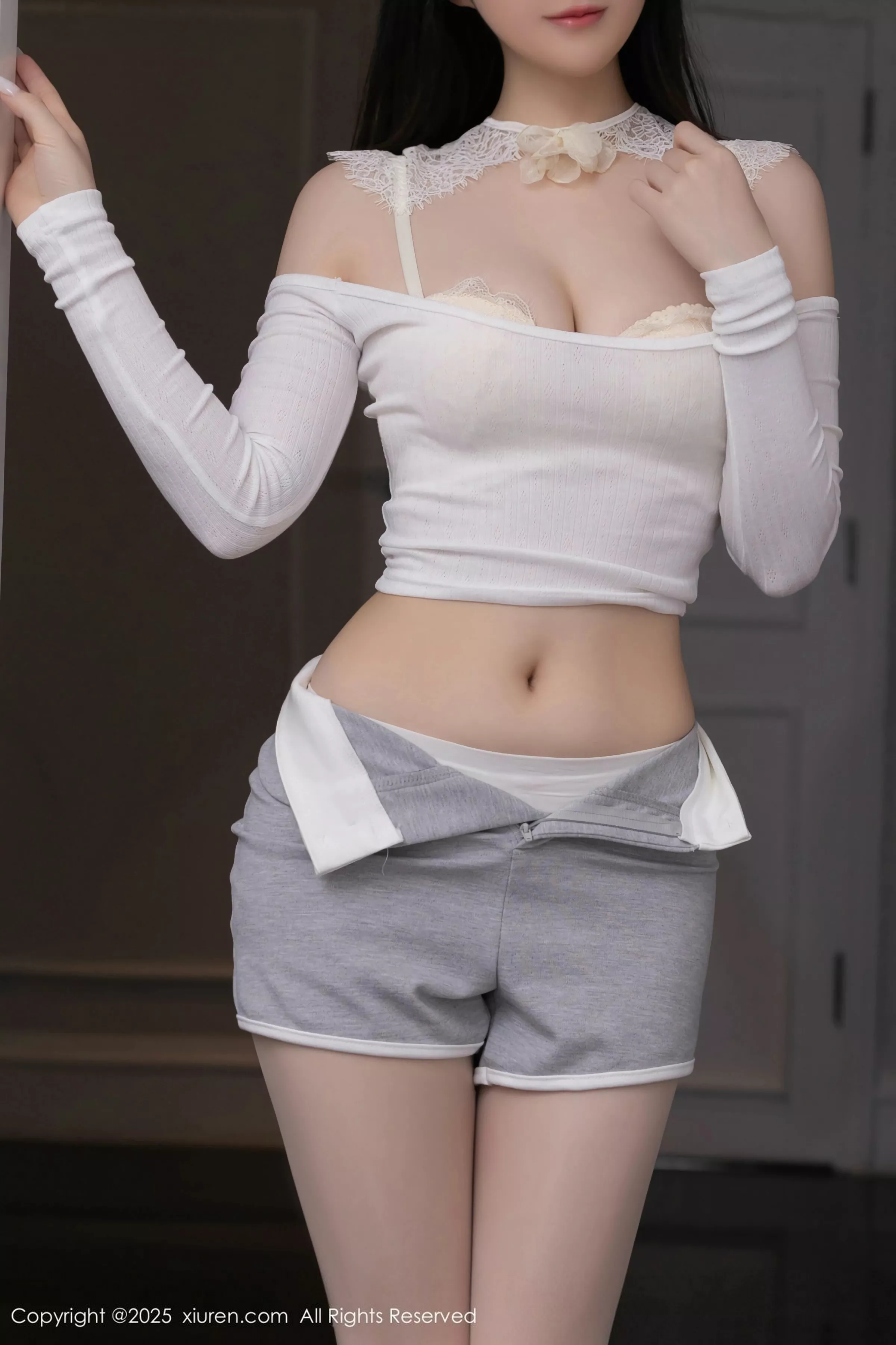 鱼子酱Fish性感白色短T露白色内衣配开档白丝秀美腿绝美写真 第 52 张