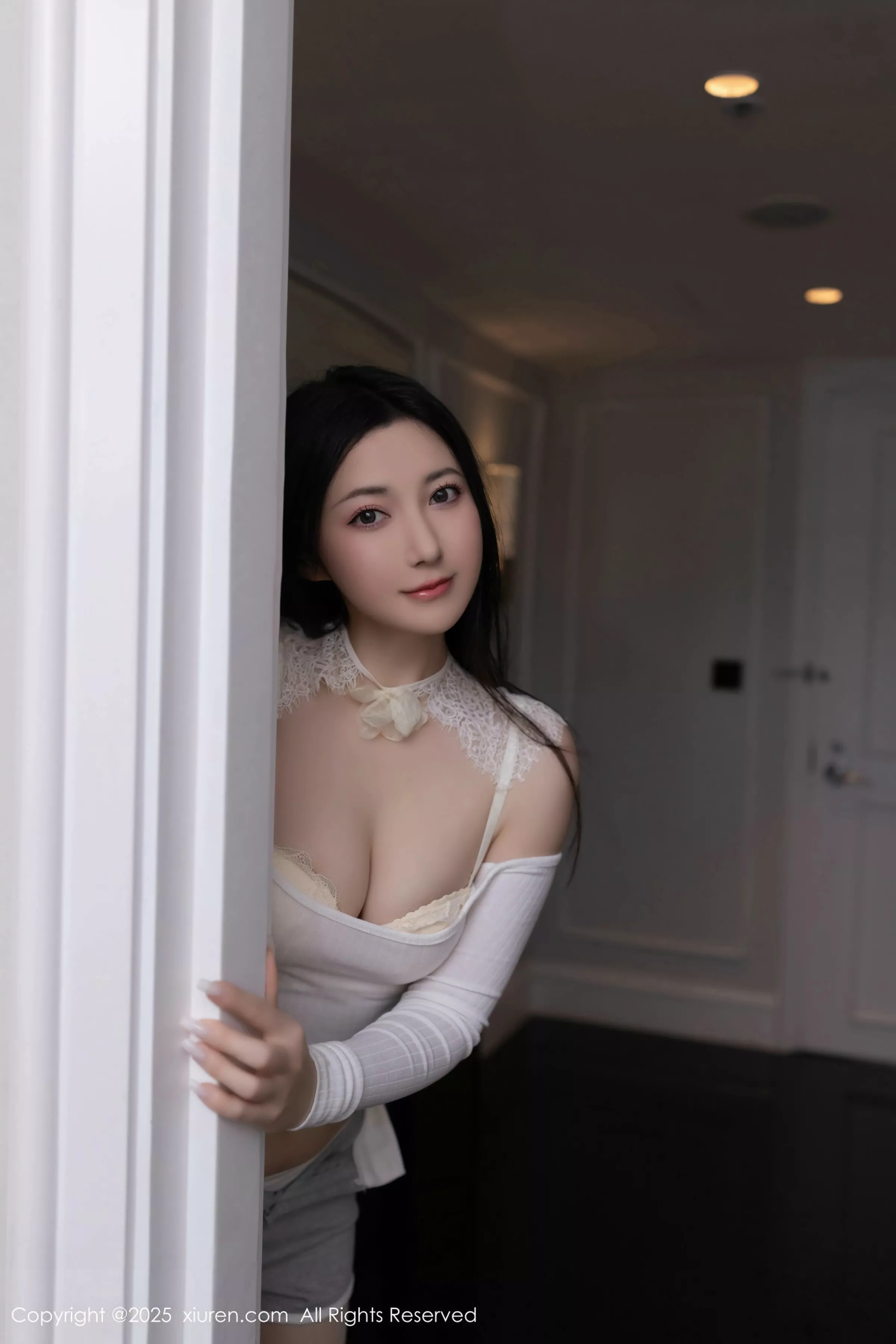 鱼子酱Fish性感白色短T露白色内衣配开档白丝秀美腿绝美写真 第 54 张