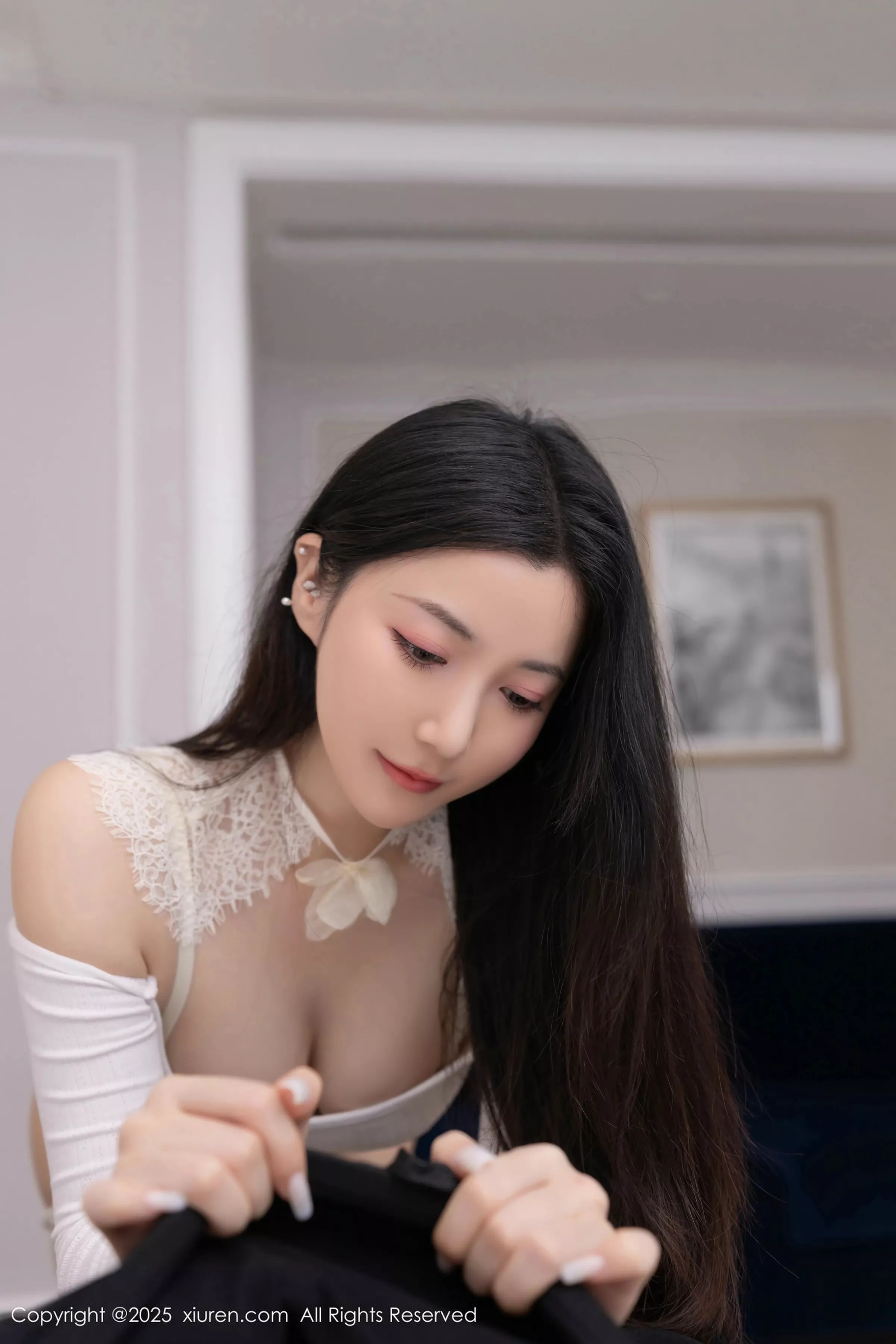 鱼子酱Fish性感白色短T露白色内衣配开档白丝秀美腿绝美写真 第 80 张