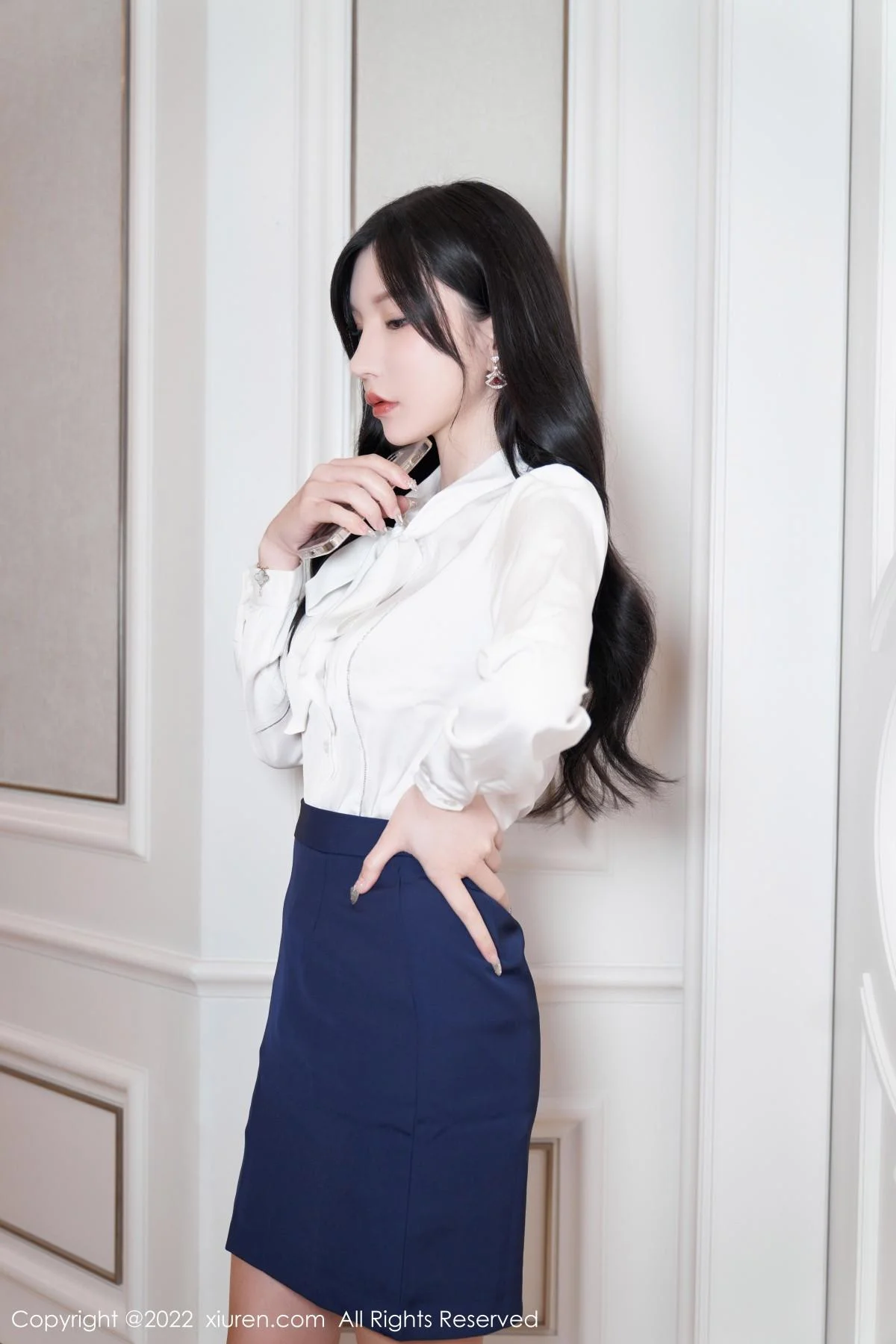 周于希Sally白色上衣配蓝短裙半脱露橙色蕾丝内衣绝美写真 第 10 张
