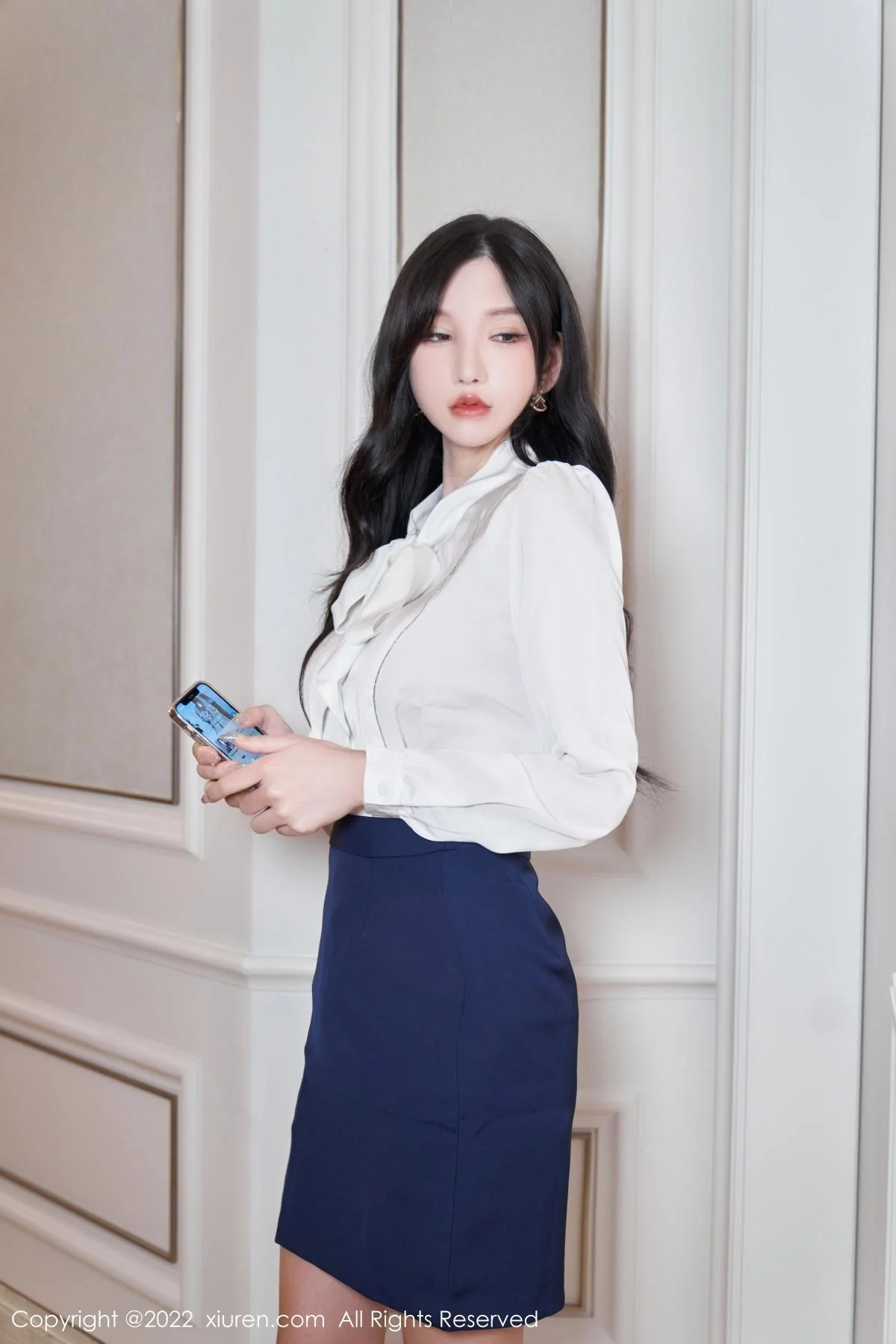 周于希Sally白色上衣配蓝短裙半脱露橙色蕾丝内衣绝美写真 第 11 张