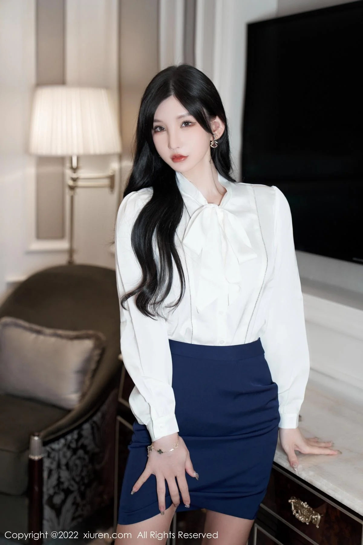 周于希Sally白色上衣配蓝短裙半脱露橙色蕾丝内衣绝美写真 第 22 张