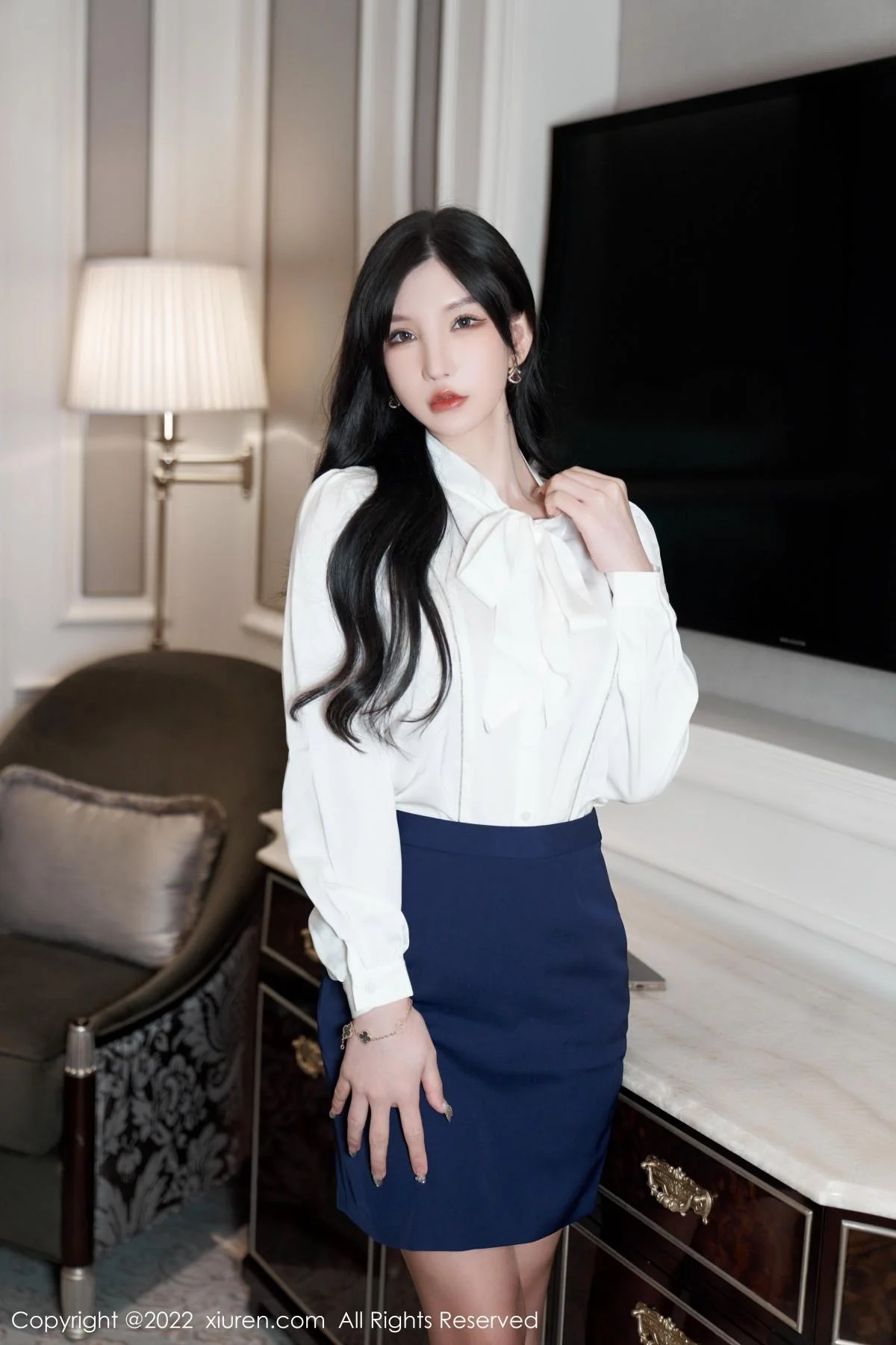周于希Sally白色上衣配蓝短裙半脱露橙色蕾丝内衣绝美写真 第 23 张