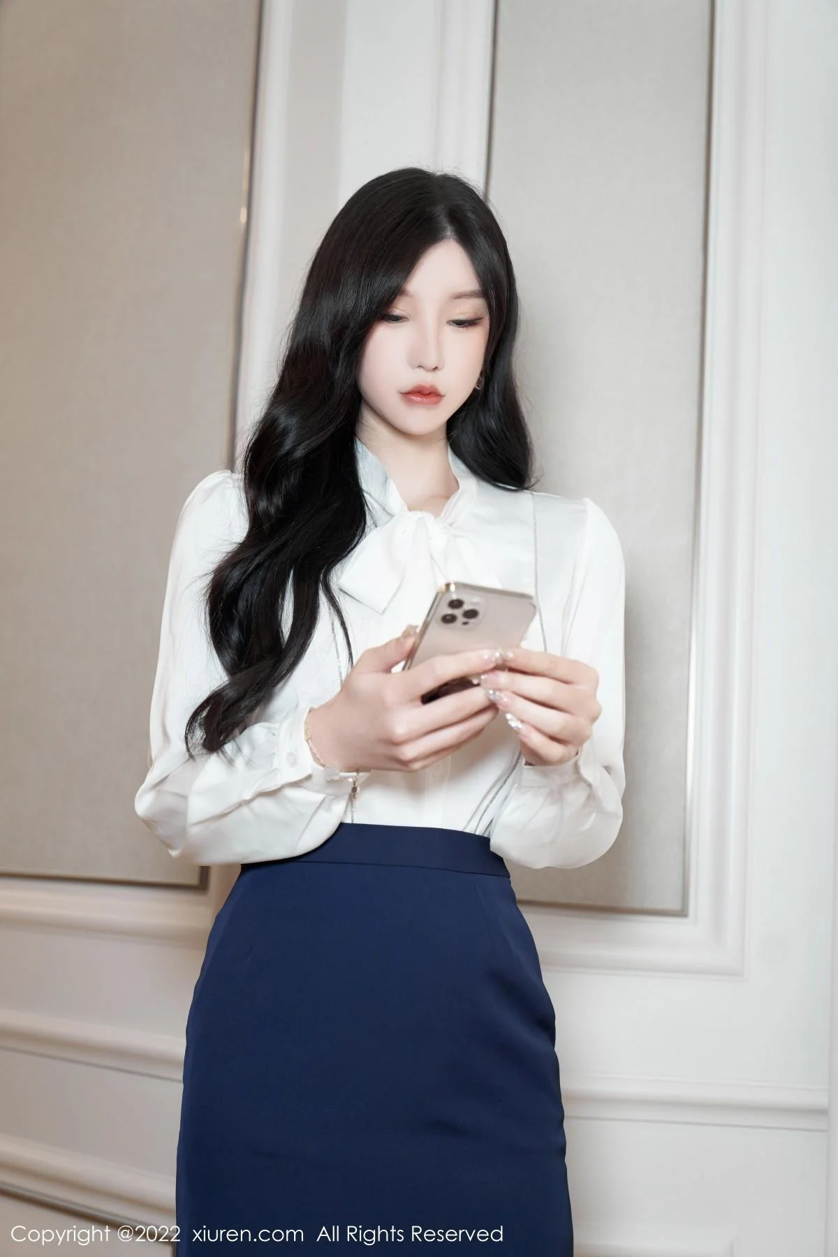周于希Sally白色上衣配蓝短裙半脱露橙色蕾丝内衣绝美写真 第 8 张