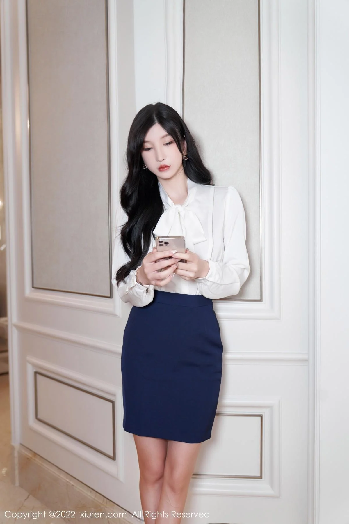 周于希Sally白色上衣配蓝短裙半脱露橙色蕾丝内衣绝美写真 第 9 张