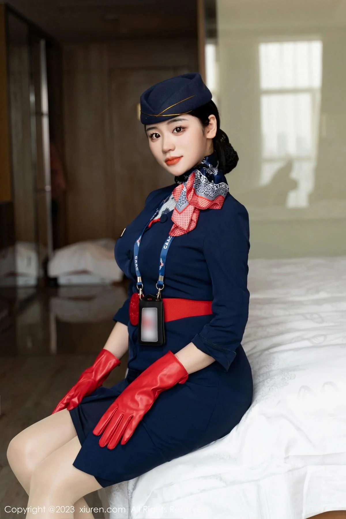 汐汐爱吃草莓性感空姐制服露黑色内衣秀完美身材绝美写真 第 11 张