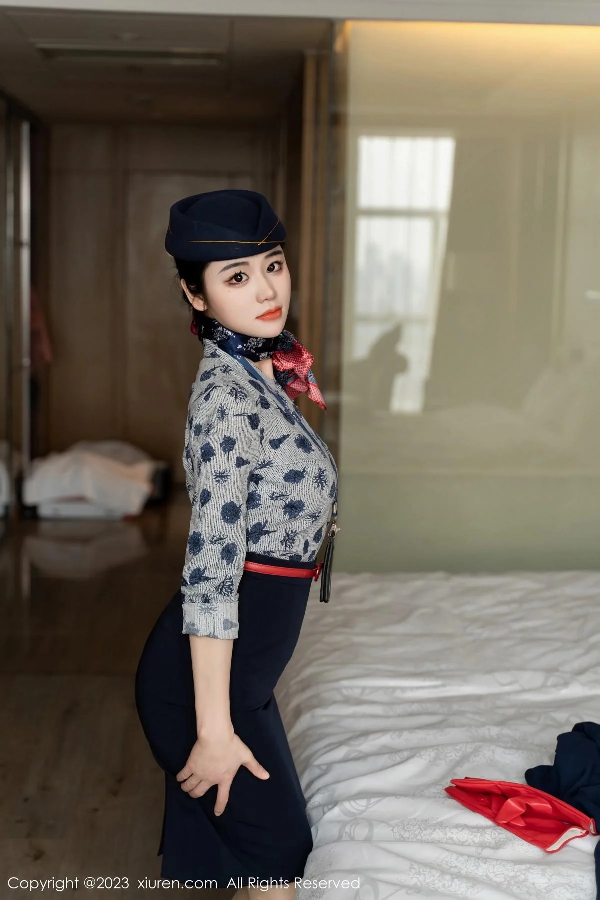 汐汐爱吃草莓性感空姐制服露黑色内衣秀完美身材绝美写真 第 14 张