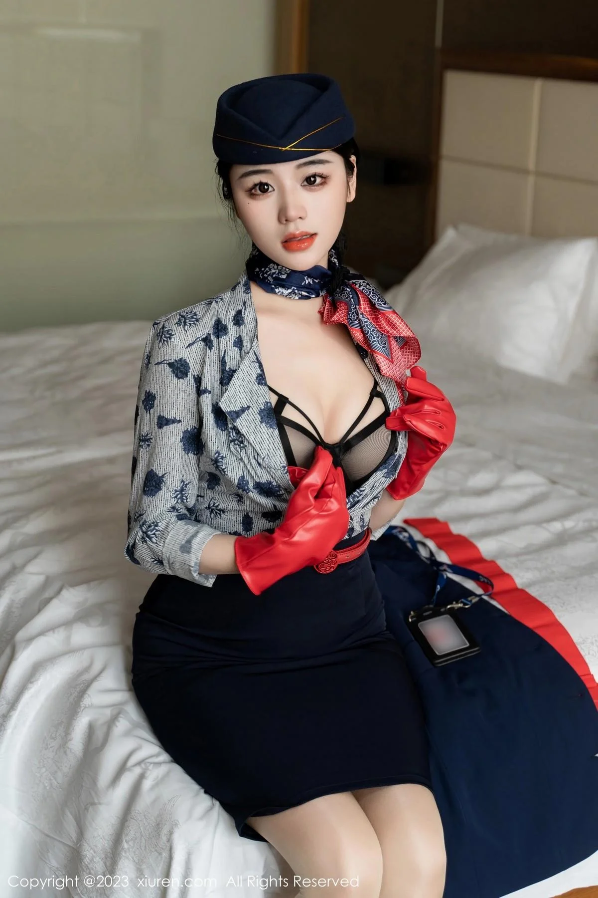 汐汐爱吃草莓性感空姐制服露黑色内衣秀完美身材绝美写真 第 16 张