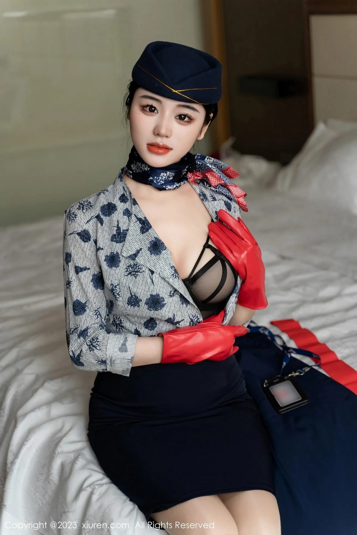 汐汐爱吃草莓性感空姐制服露黑色内衣秀完美身材绝美写真 第 17 张
