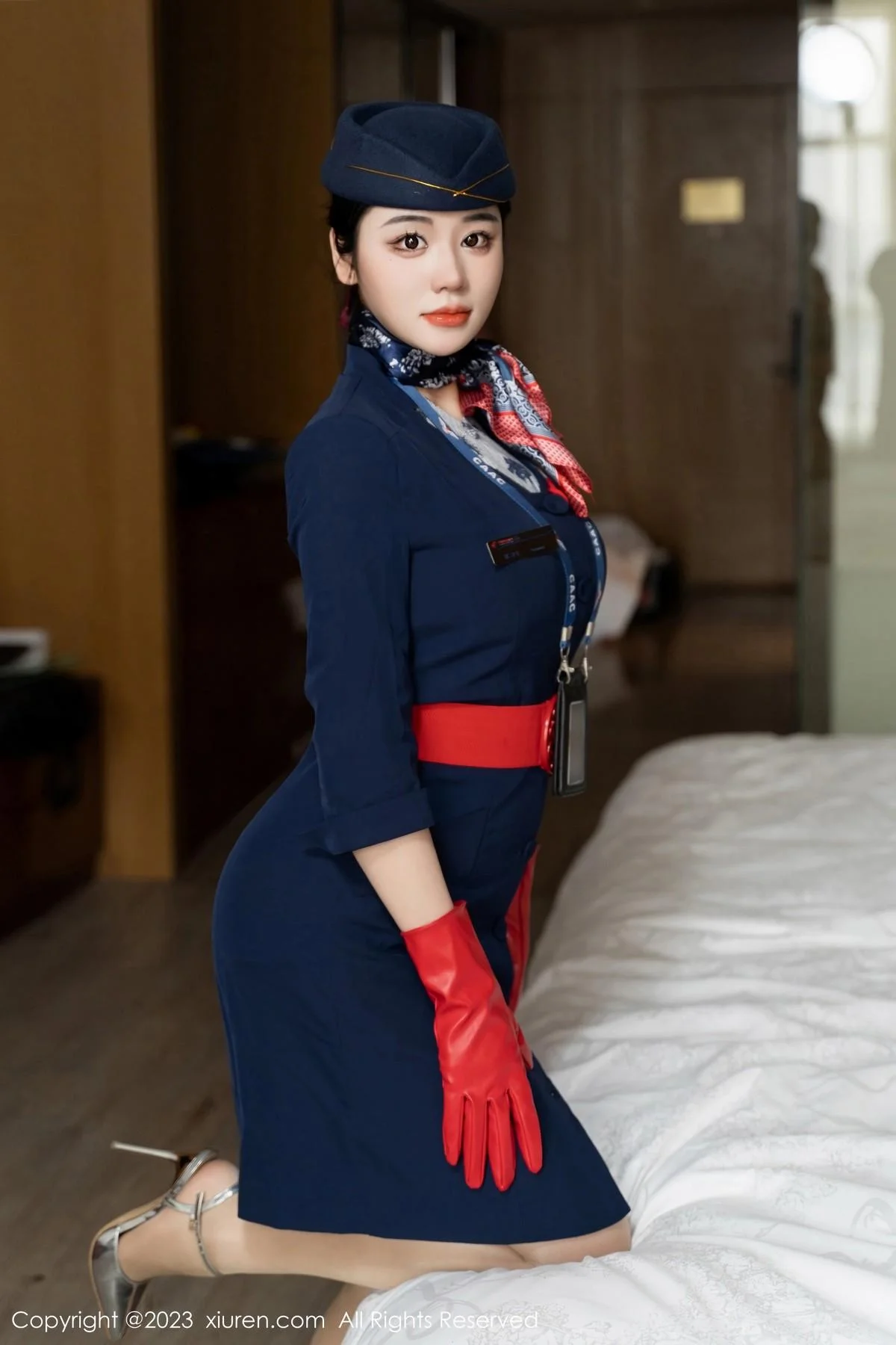 汐汐爱吃草莓性感空姐制服露黑色内衣秀完美身材绝美写真 第 8 张