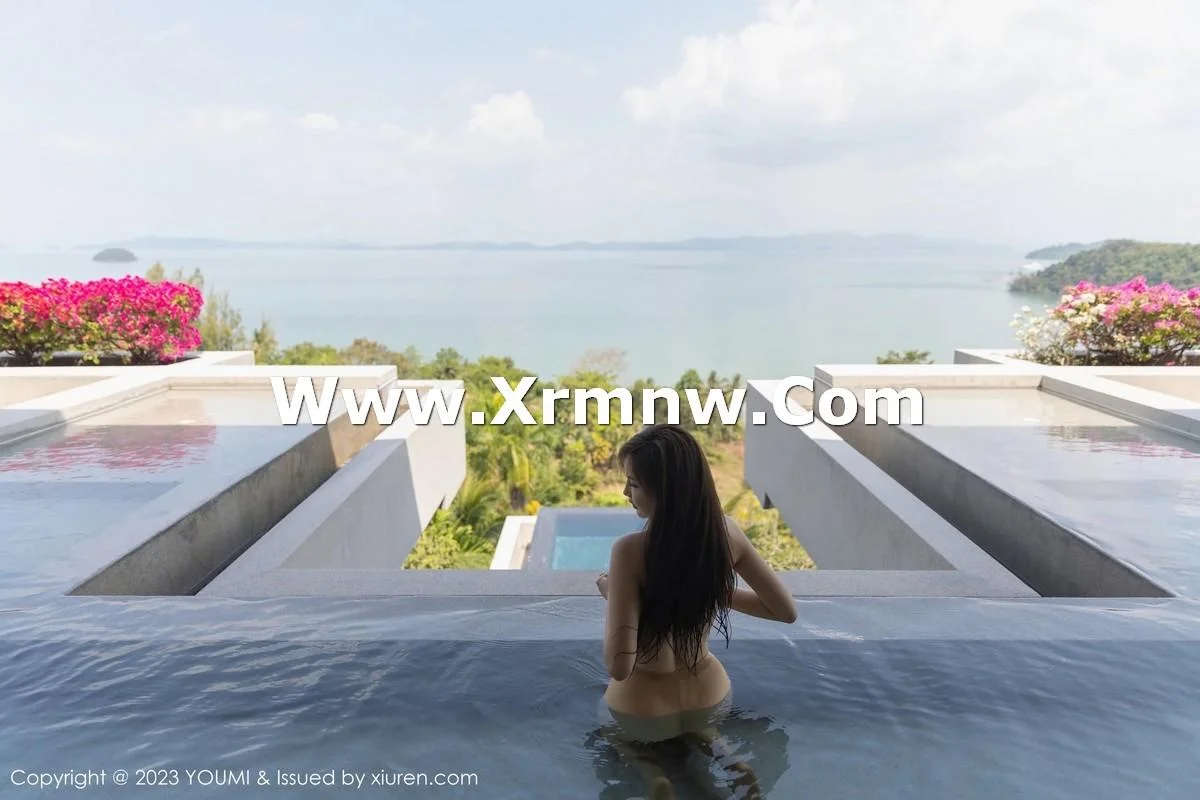 Carol周妍希性感浅灰露肩裙配开档肉丝秀丰满身材绝美写真 第 121 张