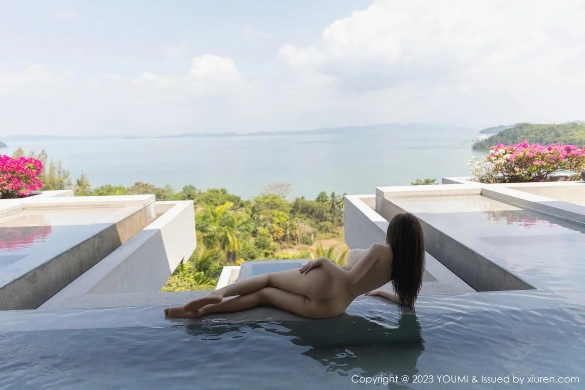 Carol周妍希性感浅灰露肩裙配开档肉丝秀丰满身材绝美写真 第 131 张