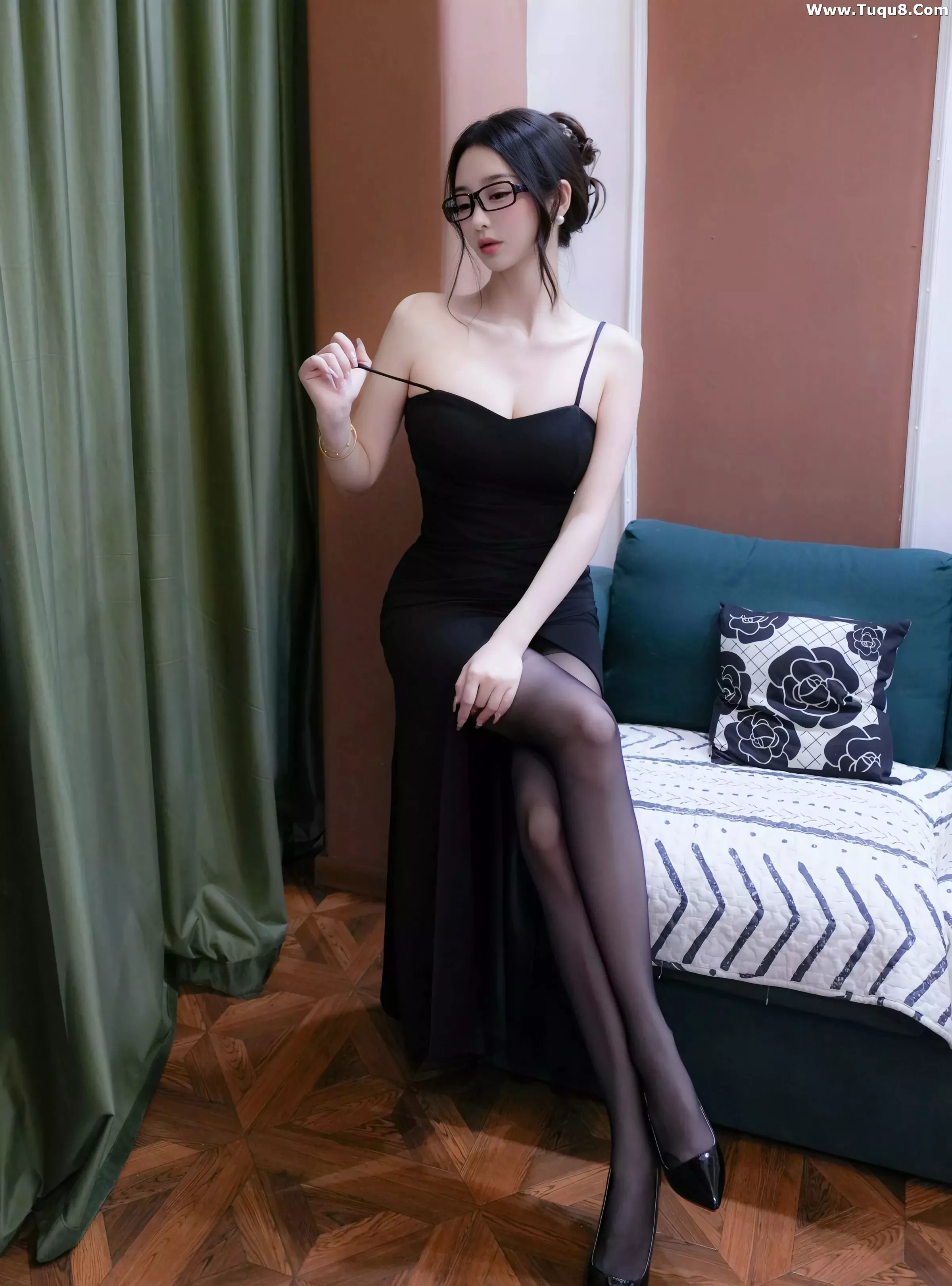 星星baby性感黑色礼服露黑色情趣内衣秀惹火身材绝美写真 第 22 张