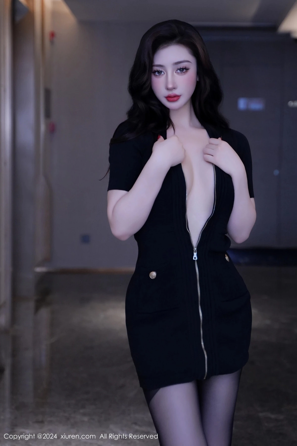 蕾蕾醒了没性感黑色收身服饰配超薄黑丝秀丰腴身材绝美写真 第 78 张