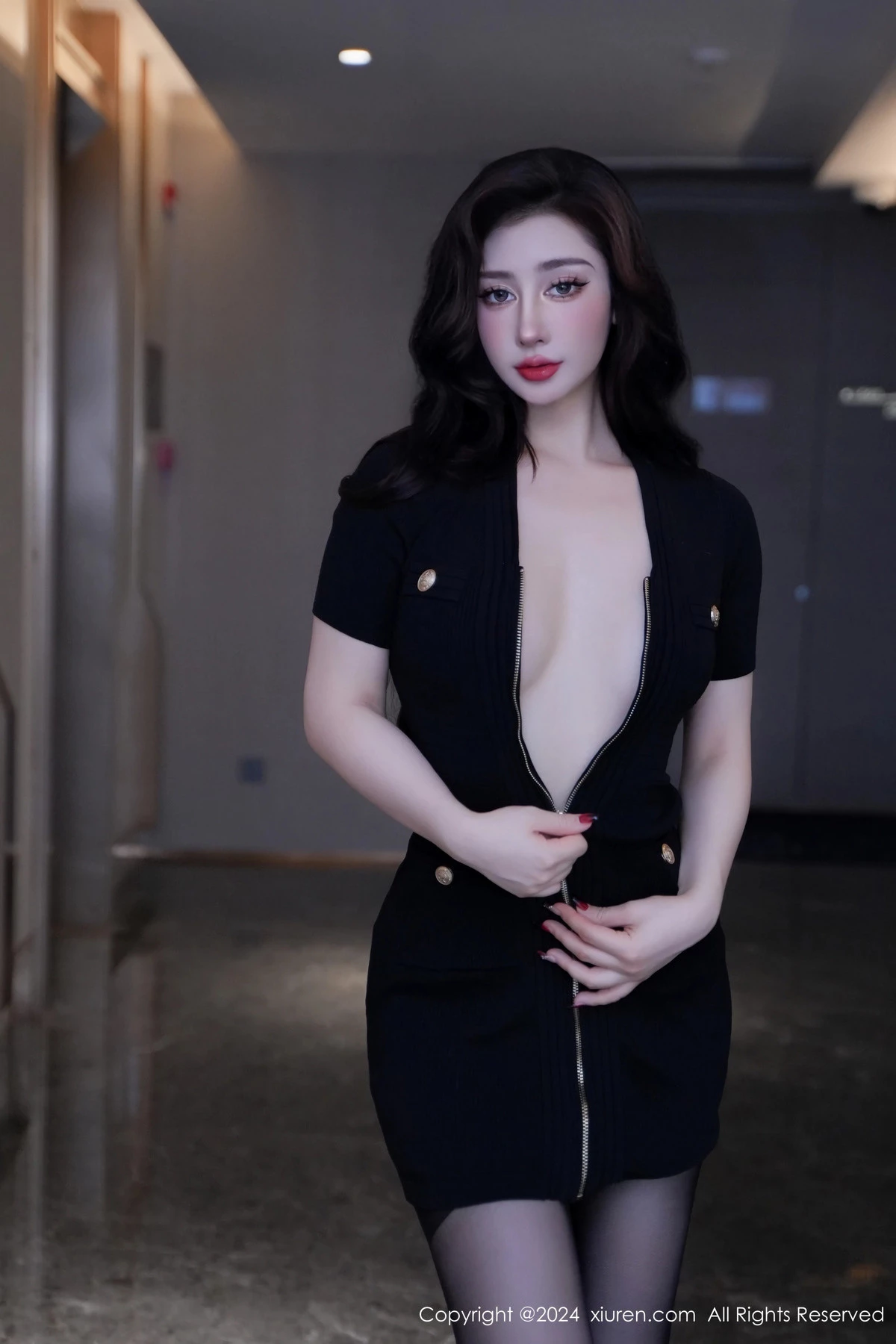 蕾蕾醒了没性感黑色收身服饰配超薄黑丝秀丰腴身材绝美写真 第 80 张