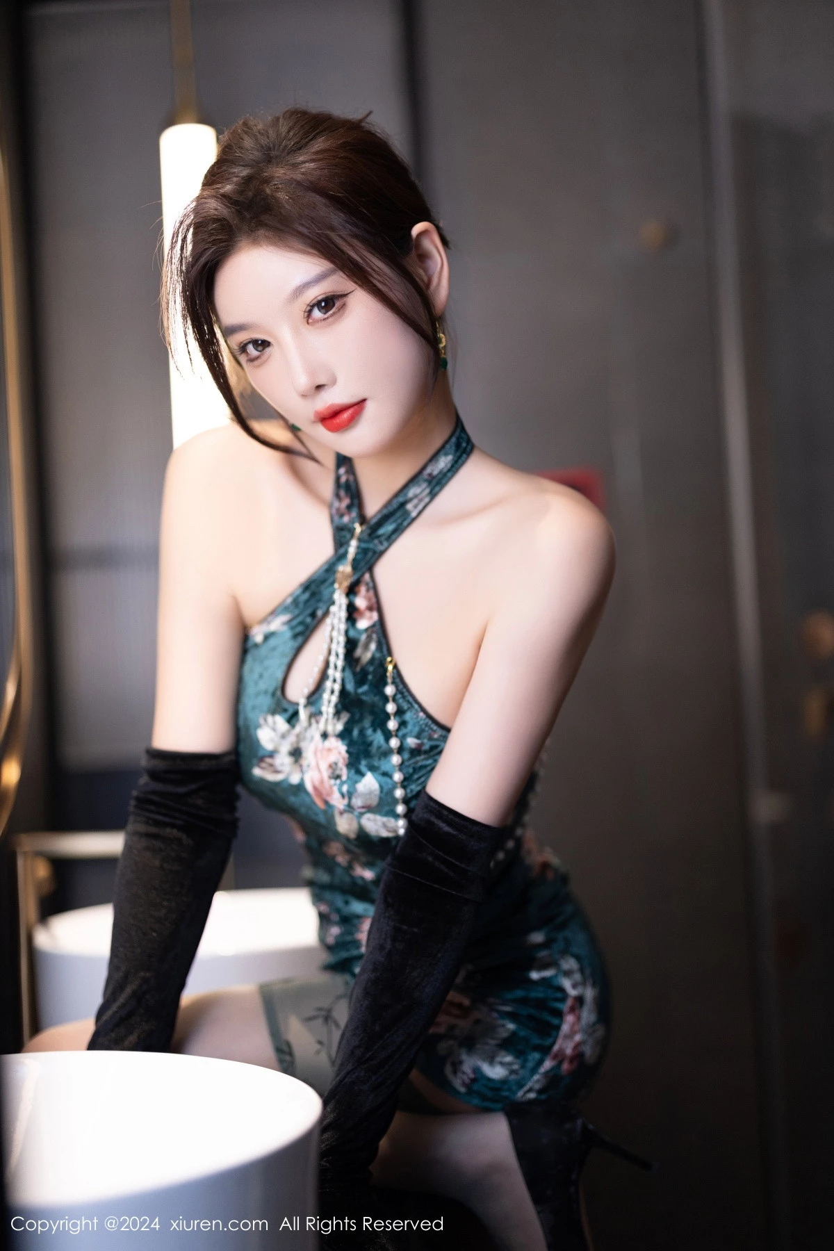 杨晨晨Yome性感古风旗袍服饰配超薄肉丝秀丰腴身姿绝美写真 第 17 张
